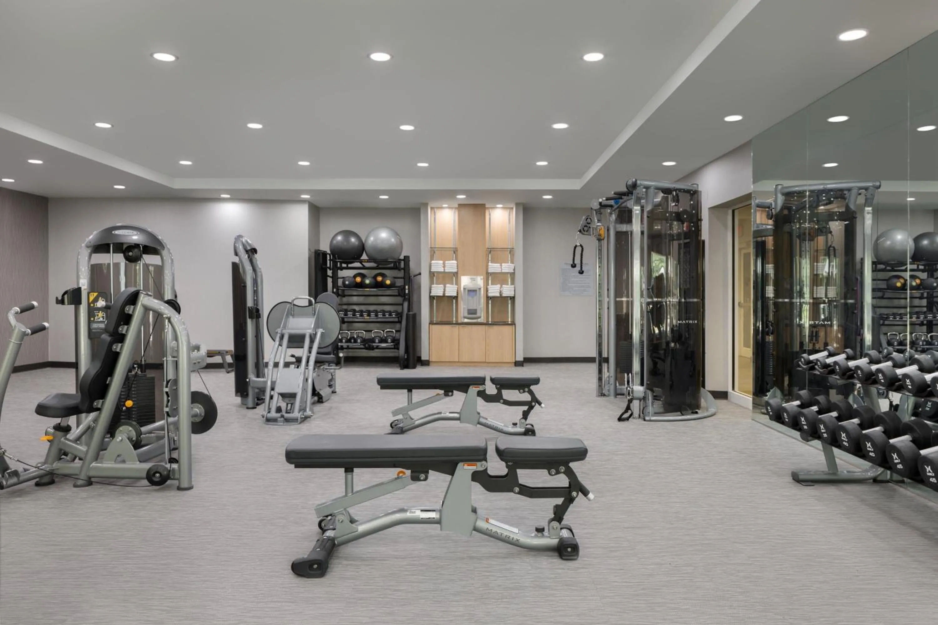 Fitness centre/facilities in Courtyard Edison Woodbridge