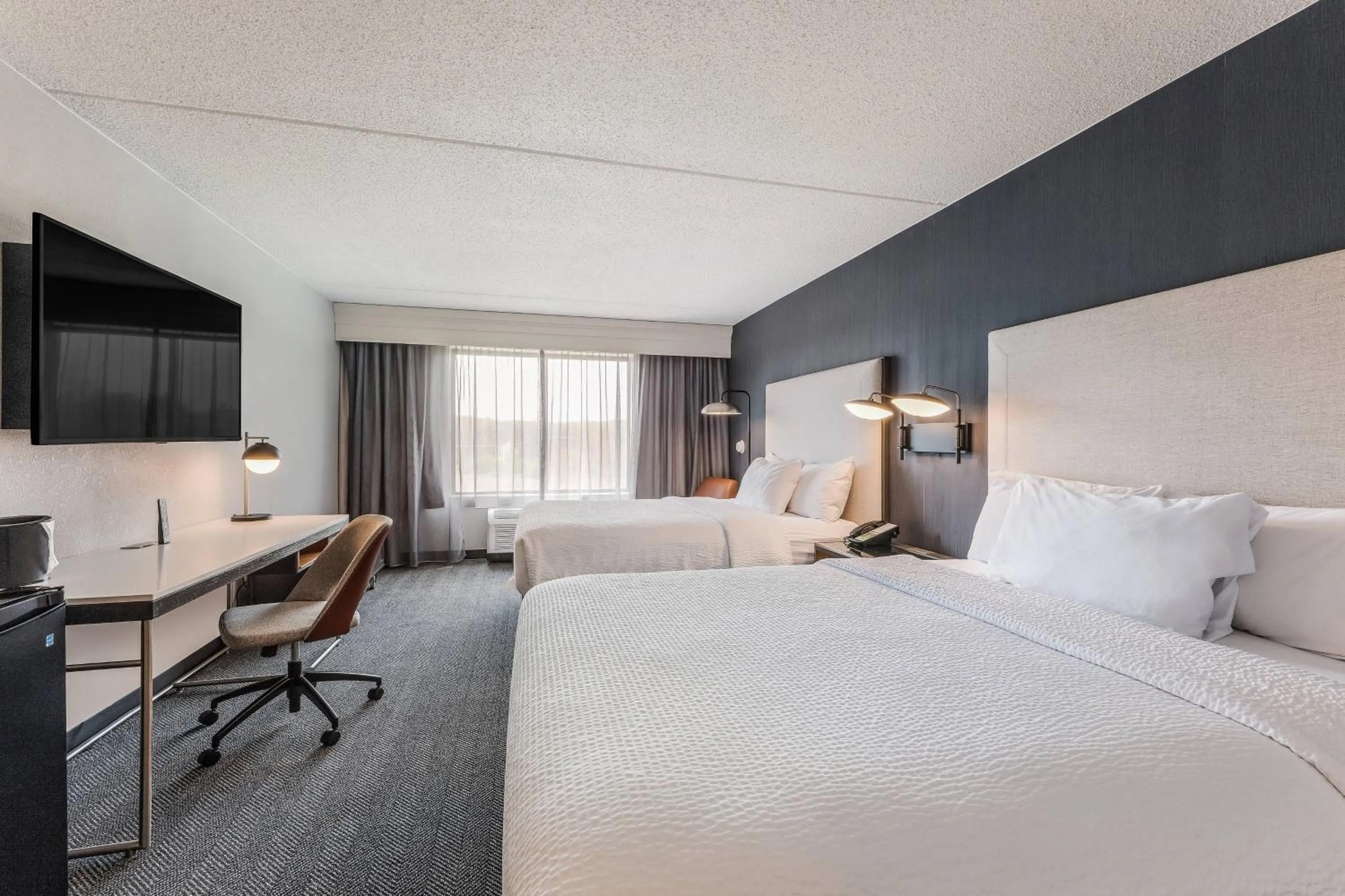 Photo of the whole room, Bed in Courtyard Rockaway-Mount Arlington