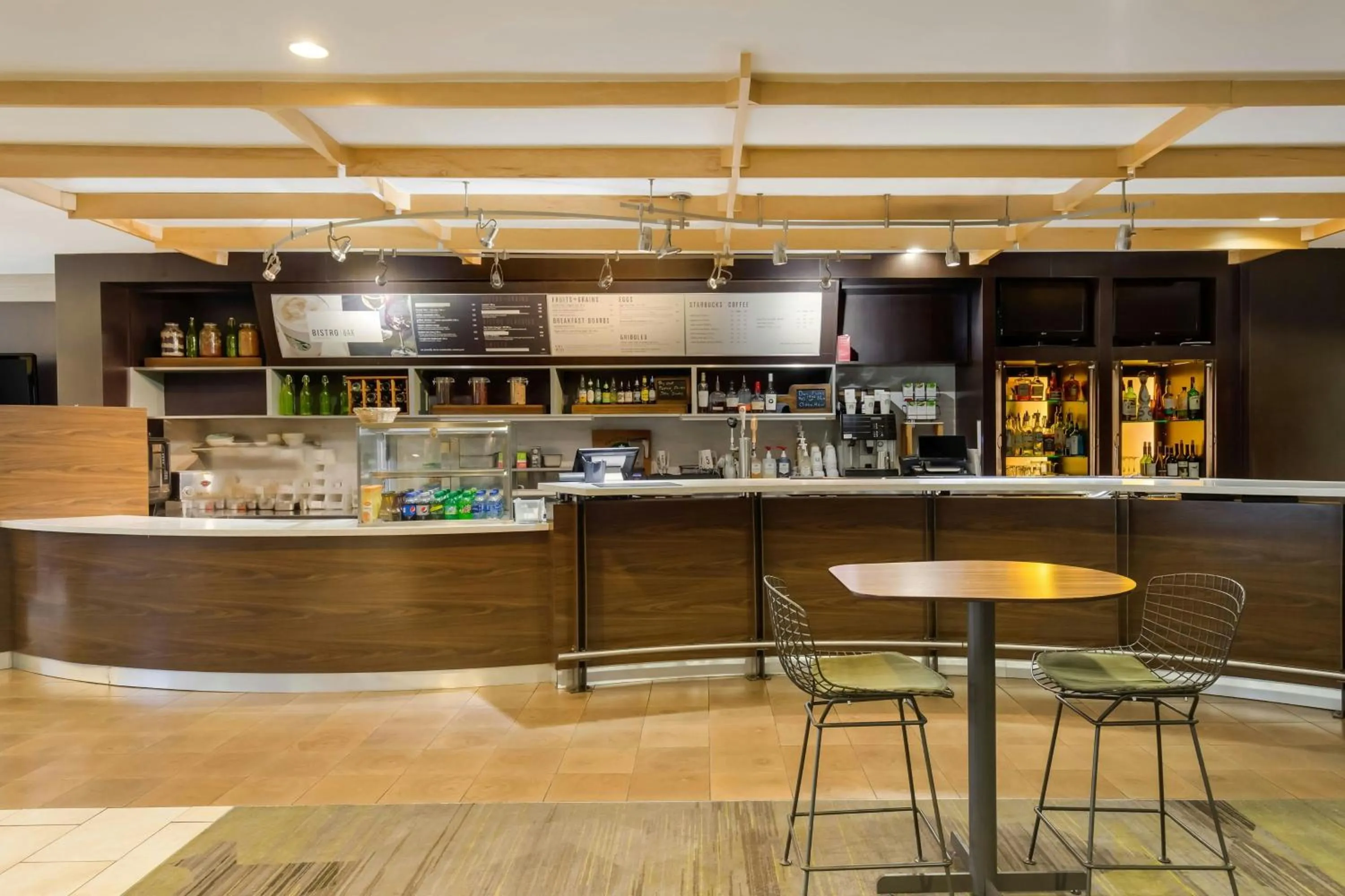 Lounge or bar in Courtyard Rockaway-Mount Arlington