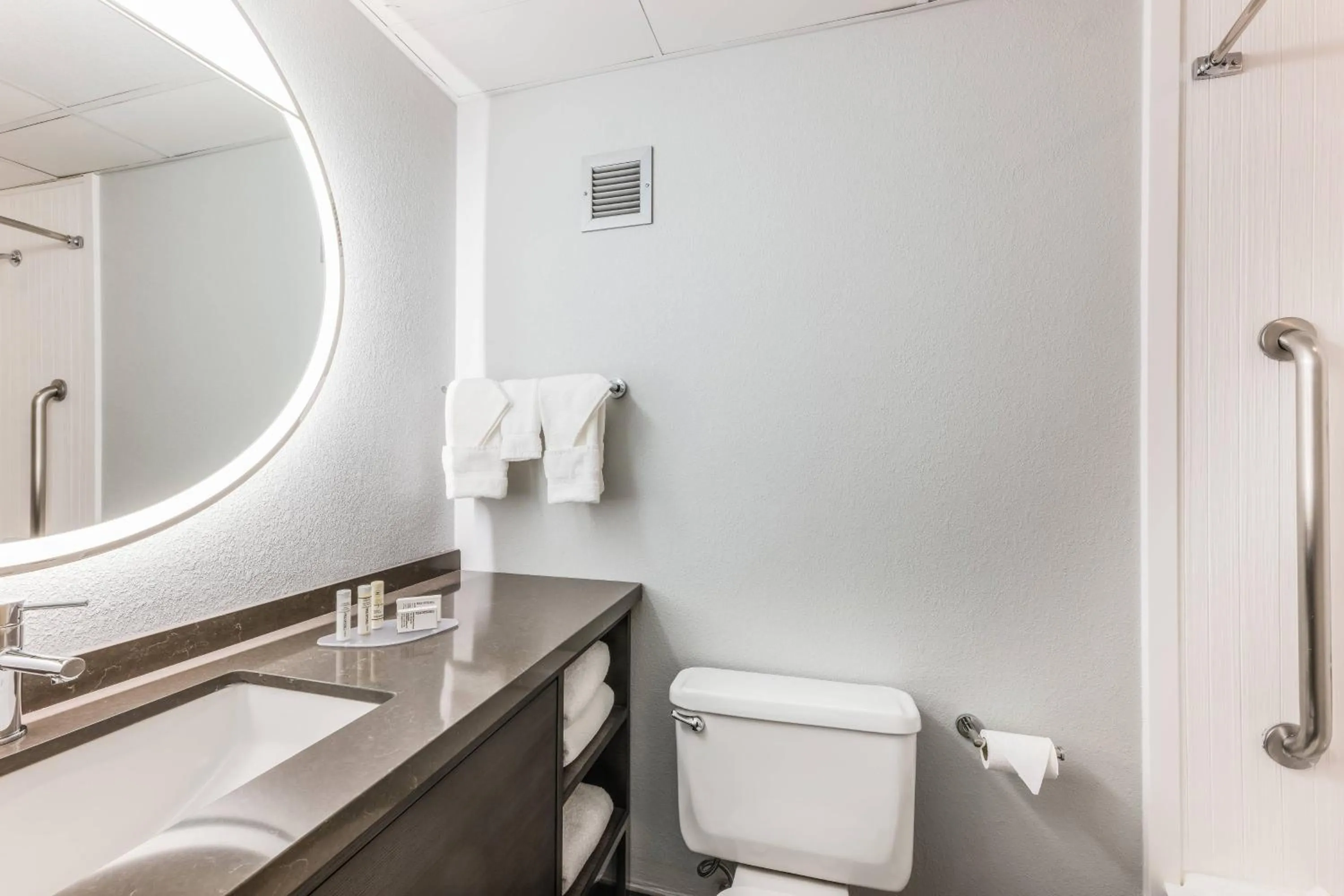 Bathroom in Courtyard Rockaway-Mount Arlington