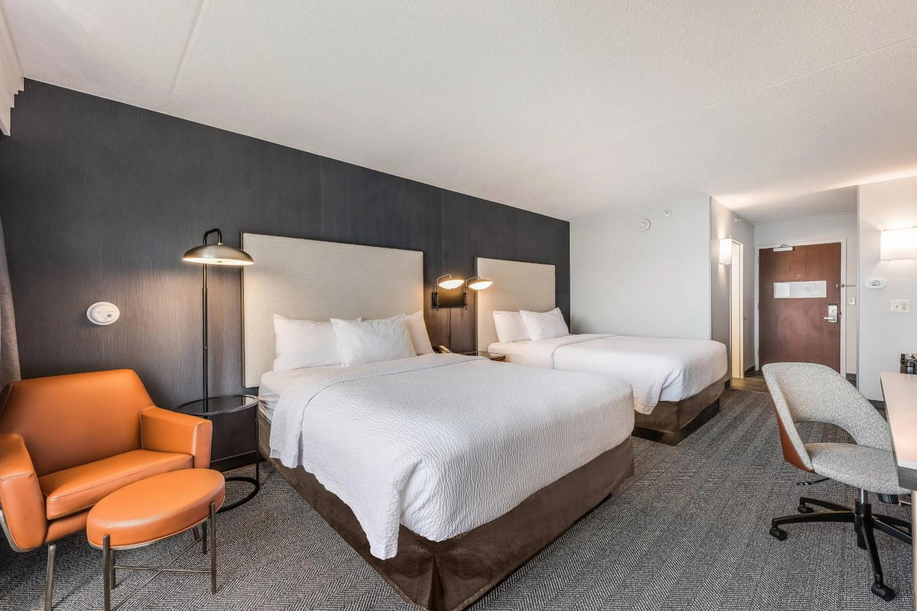 Photo of the whole room, Bed in Courtyard Rockaway-Mount Arlington