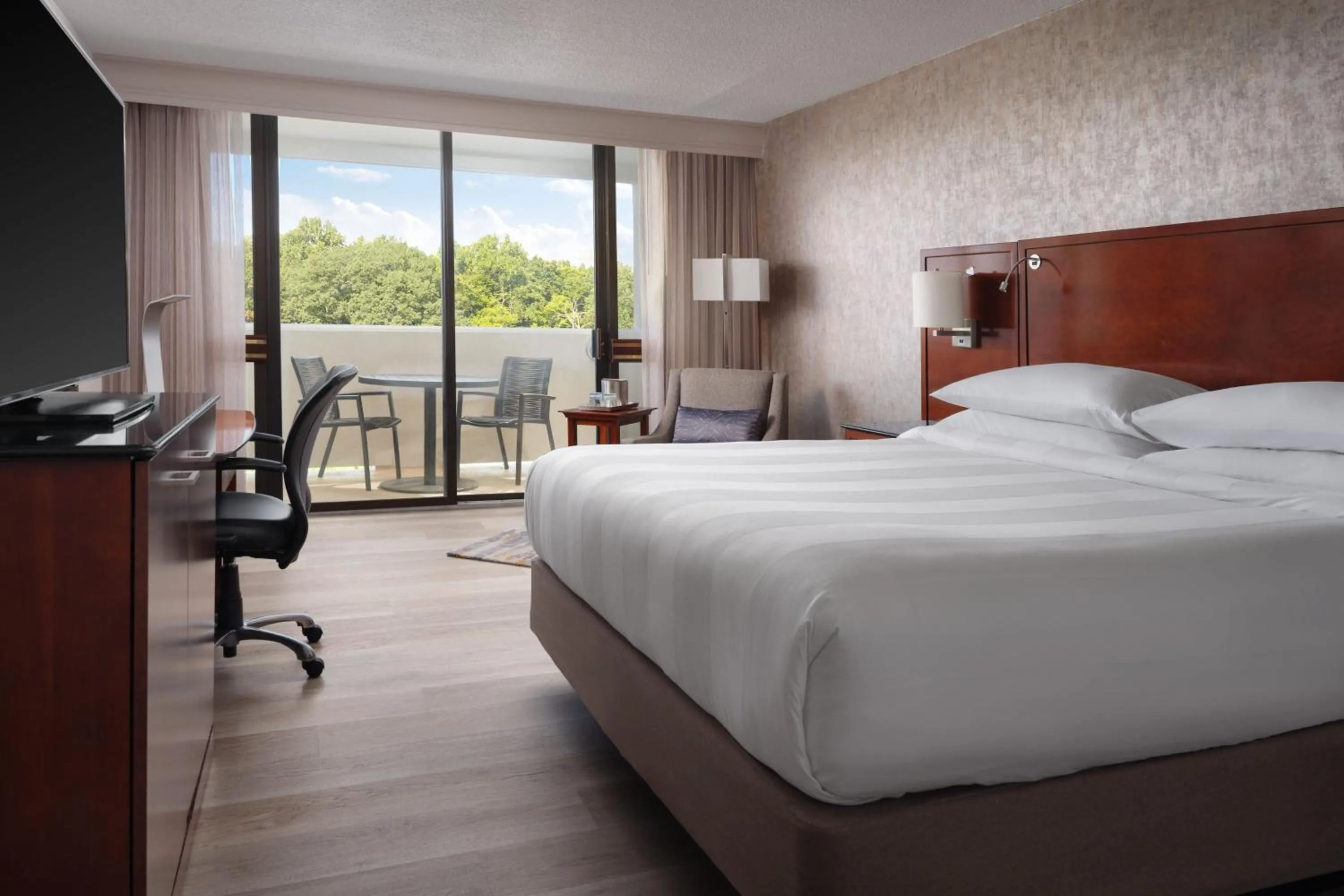 Photo of the whole room, Bed in Hanover Marriott