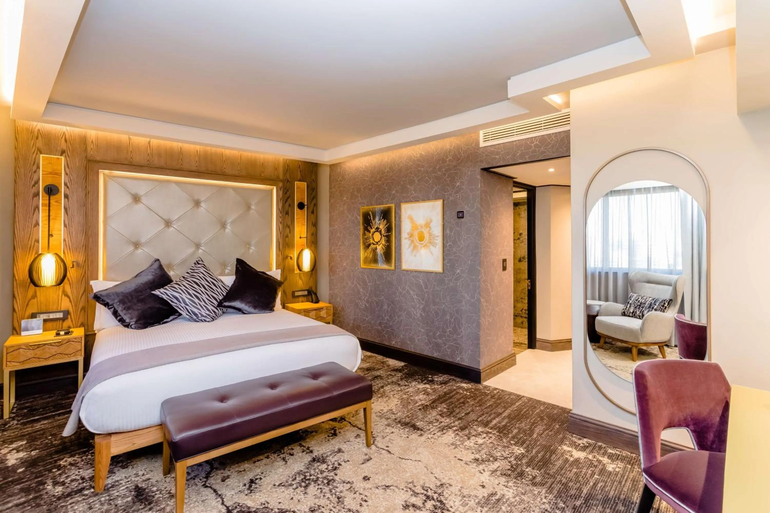 Bedroom, Bed in Sandton Sun and Towers