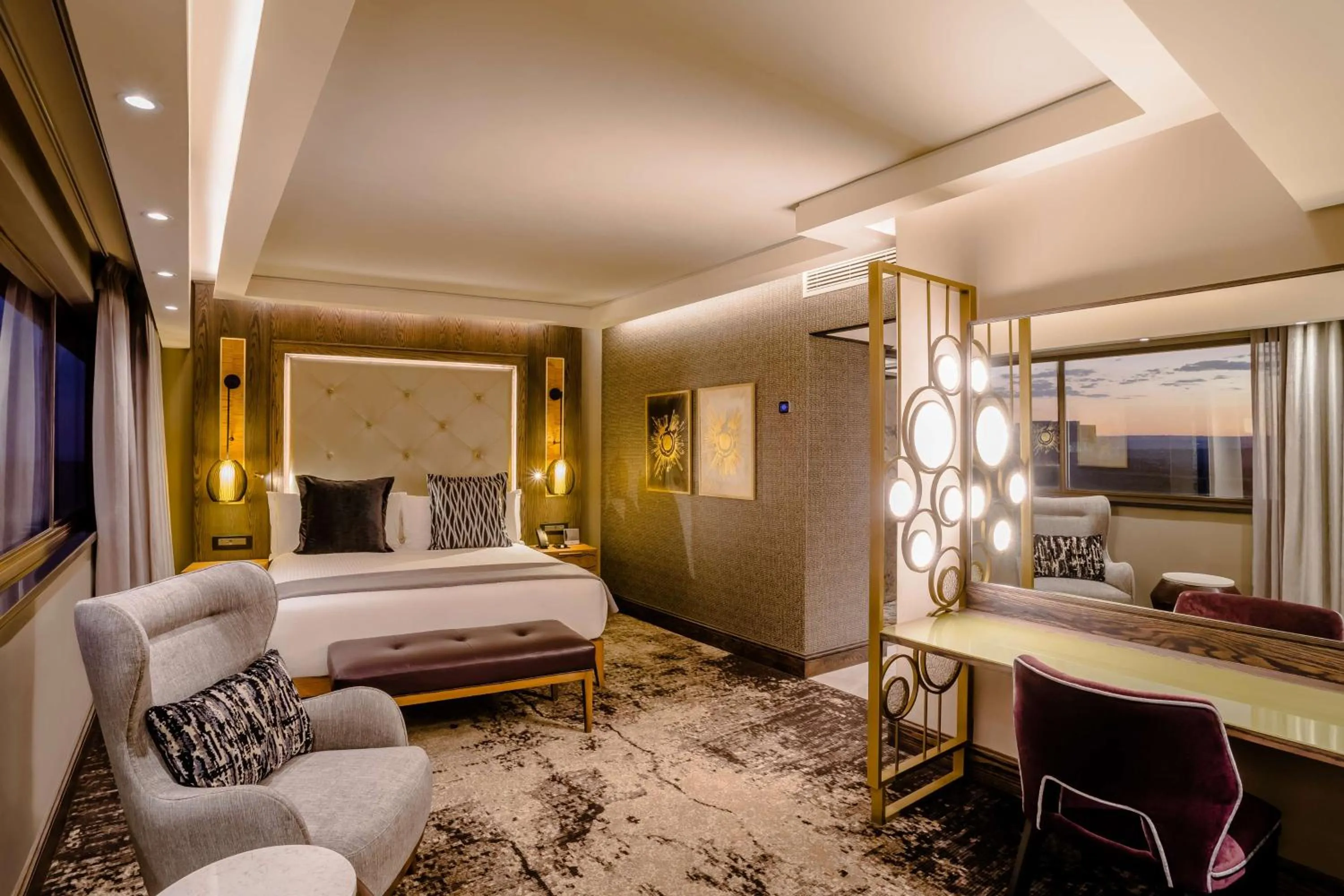 Photo of the whole room, Bed in Sandton Sun and Towers