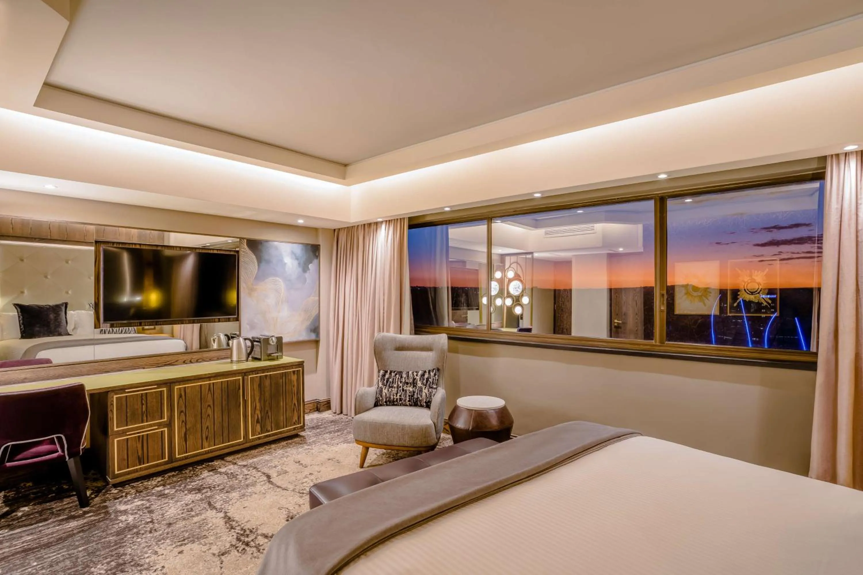 Lounge or bar, Bed in Sandton Sun and Towers