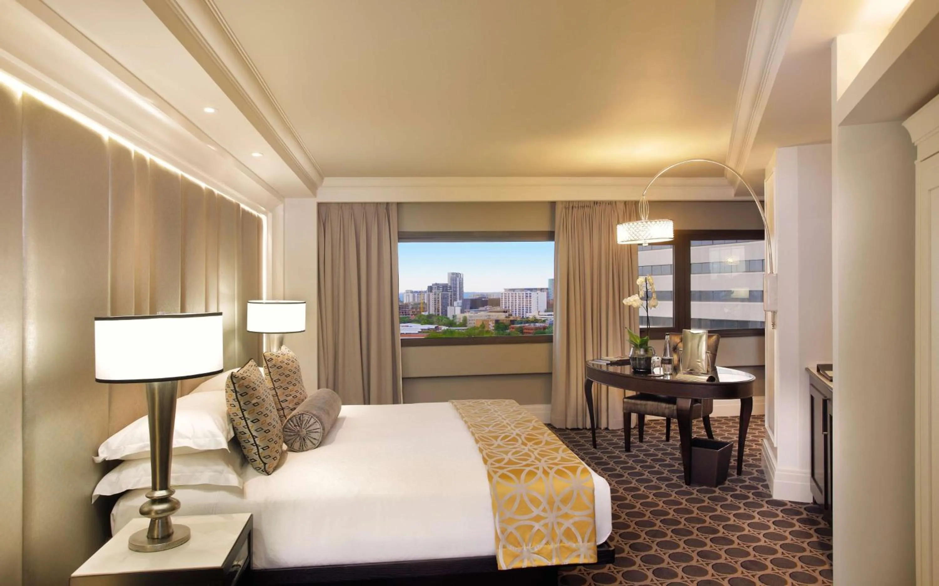 Bedroom, Bed in Sandton Sun and Towers