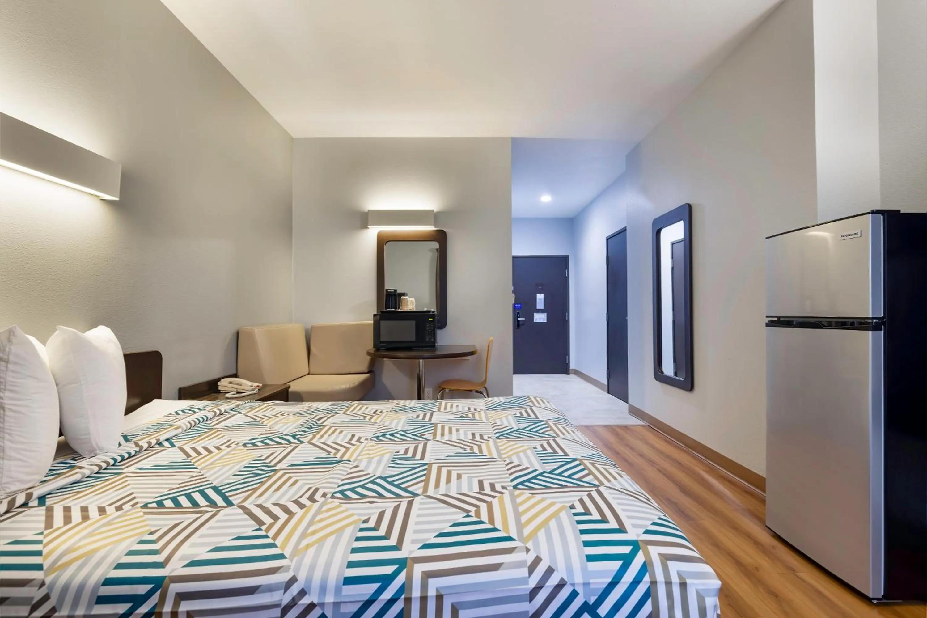 Bedroom, Bed in Motel 6 Texas City I-45