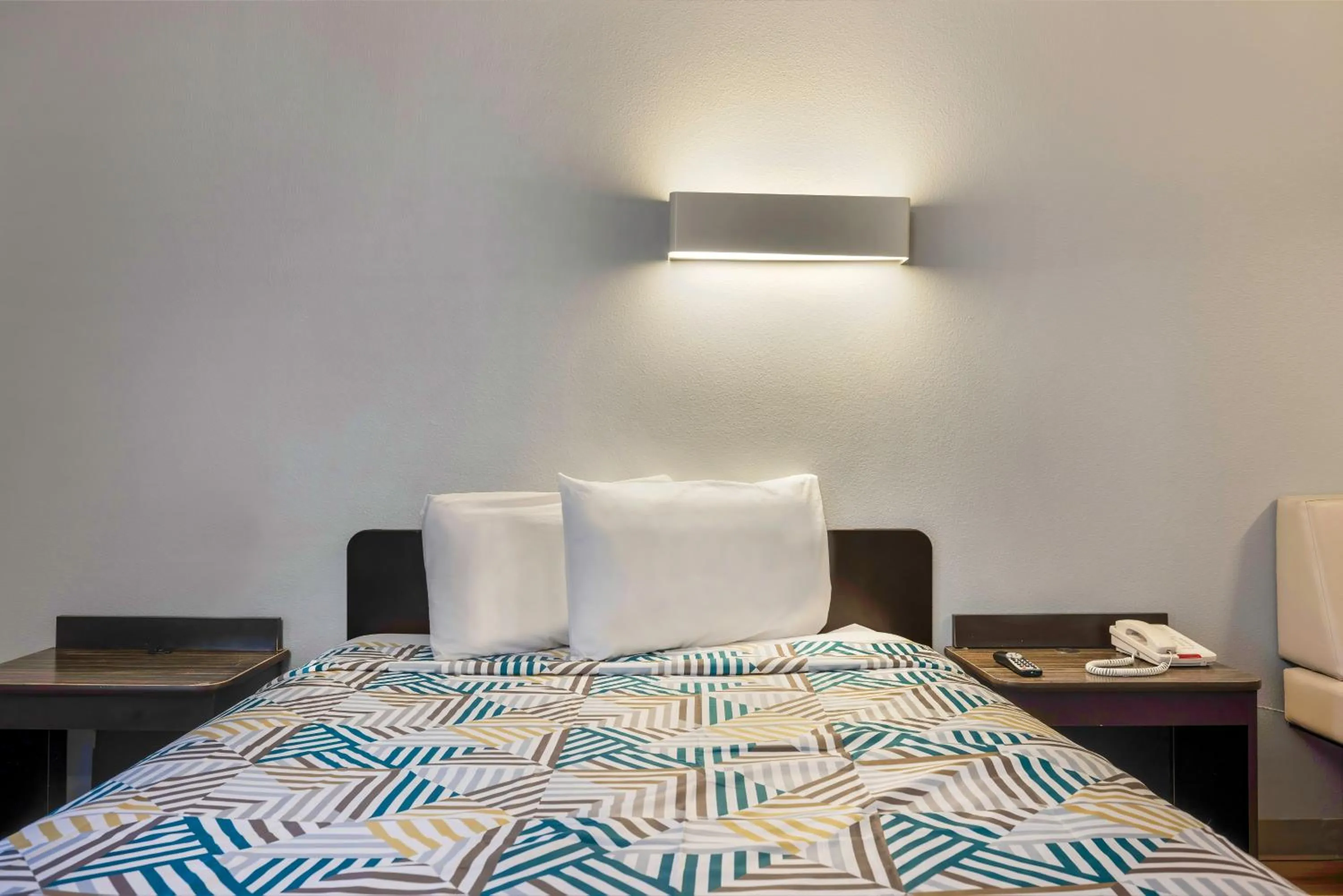 Bedroom, Bed in Motel 6 Texas City I-45