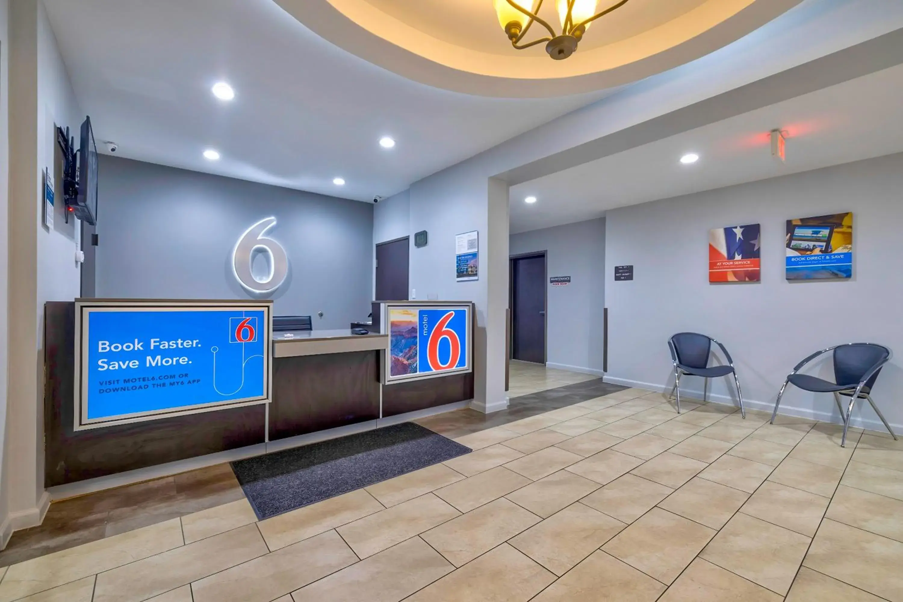 Lobby or reception, Lobby/Reception in Motel 6 Texas City, TX - I-45 South