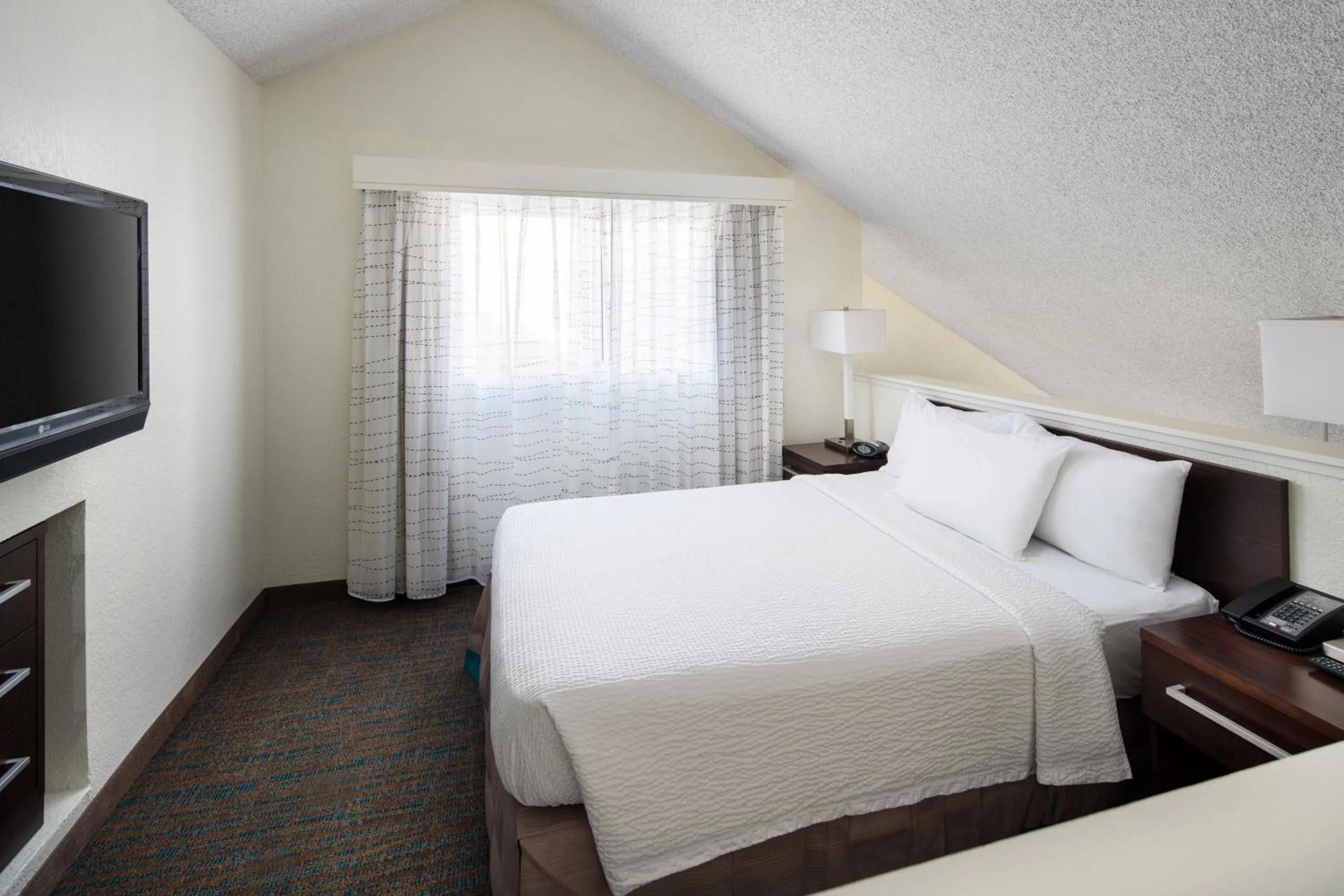 Bedroom, Bed in Residence Inn by Marriott Long Beach