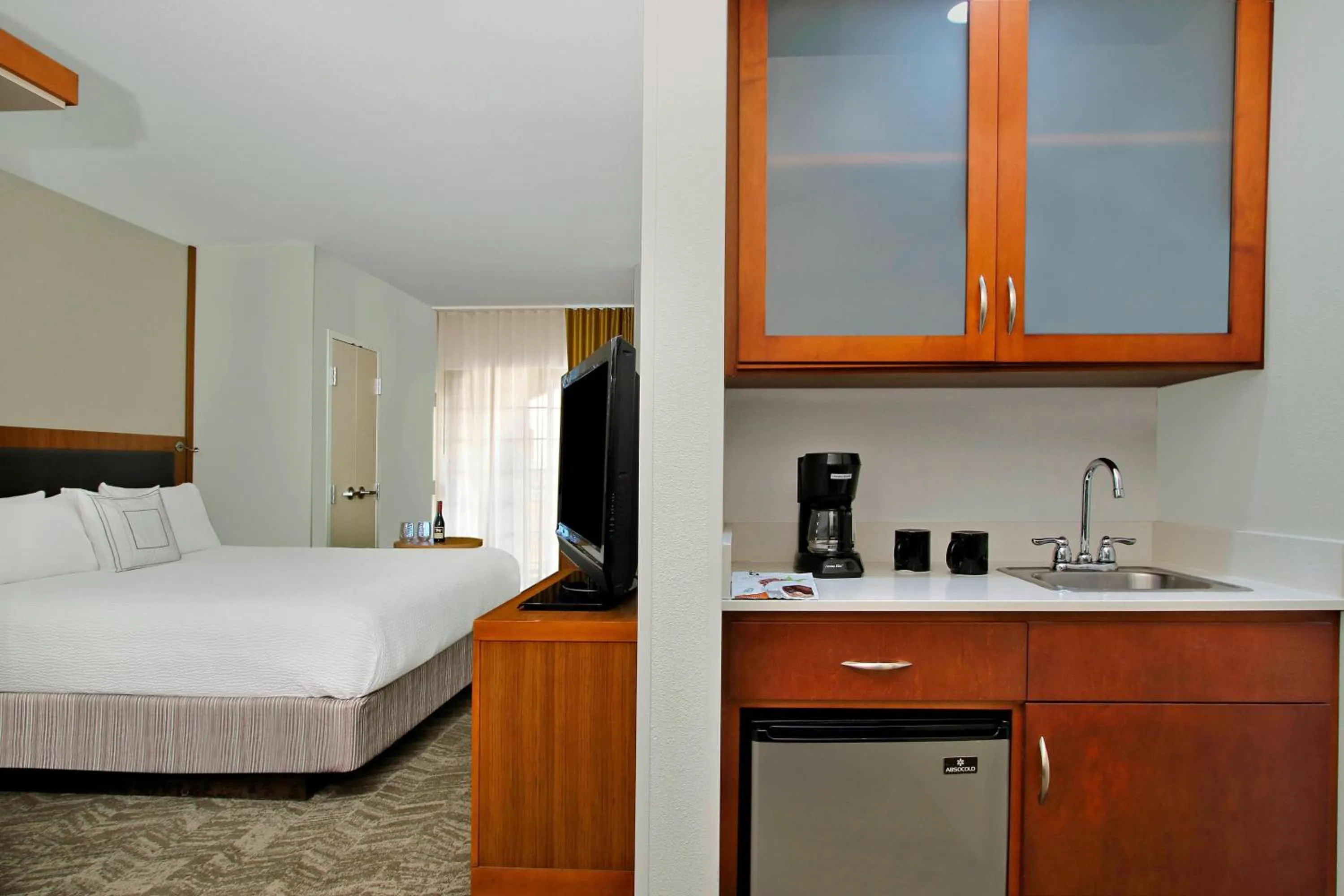 Lounge or bar, Bed in SpringHill Suites by Marriott Madera