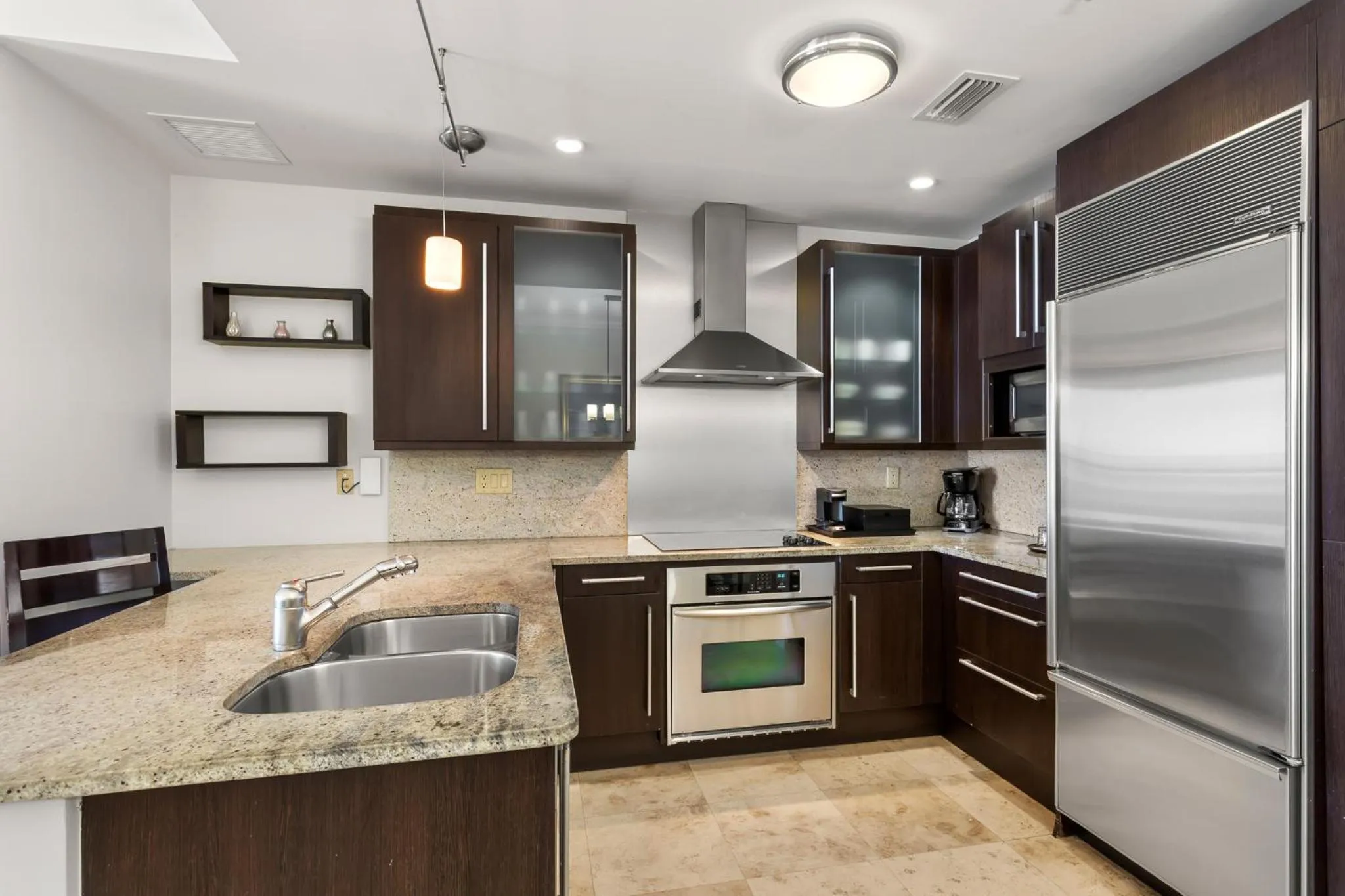 Coffee/tea facilities in Beachside Resort & Residences