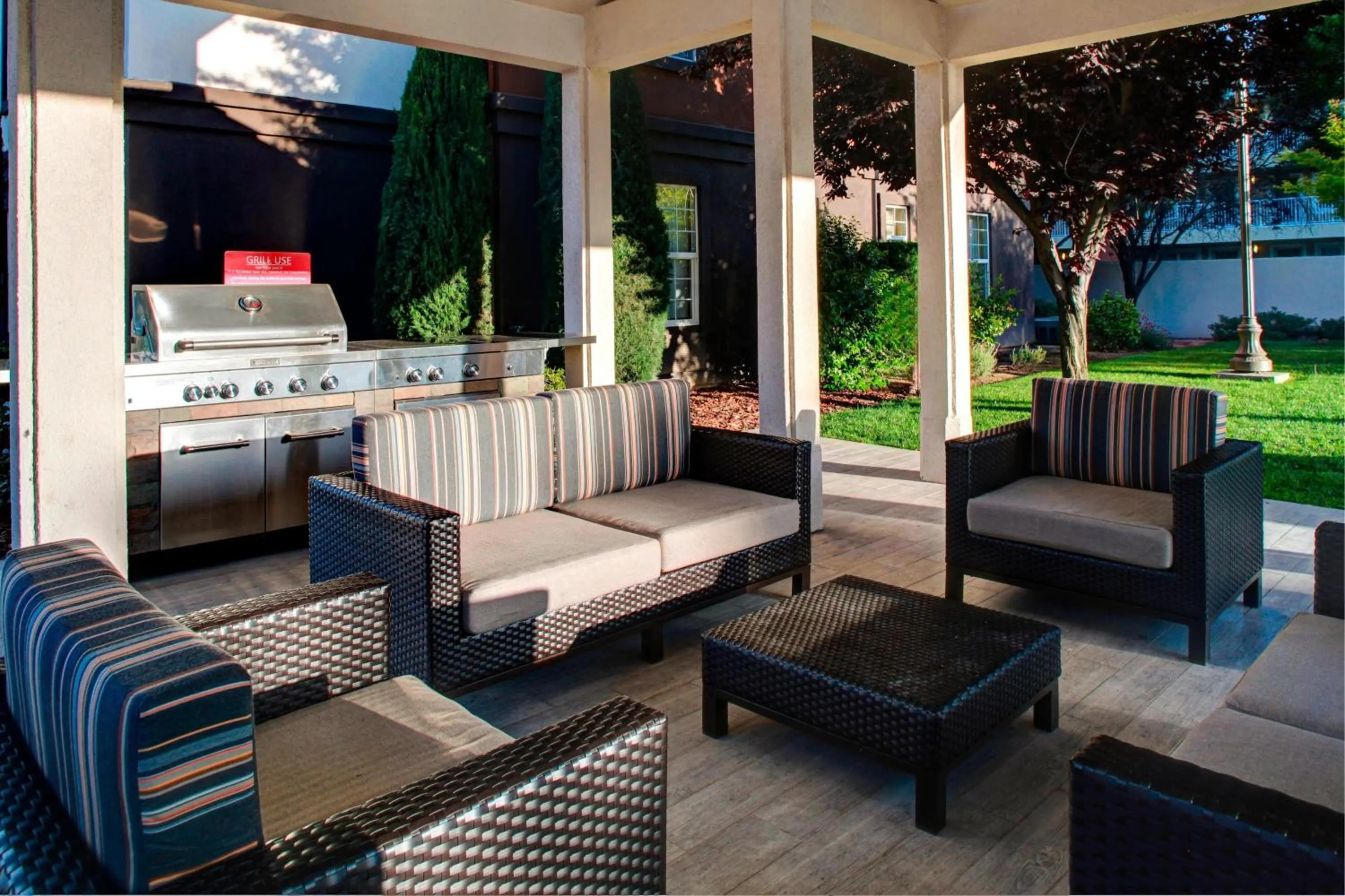 Lounge or bar in TownePlace Suites Fresno