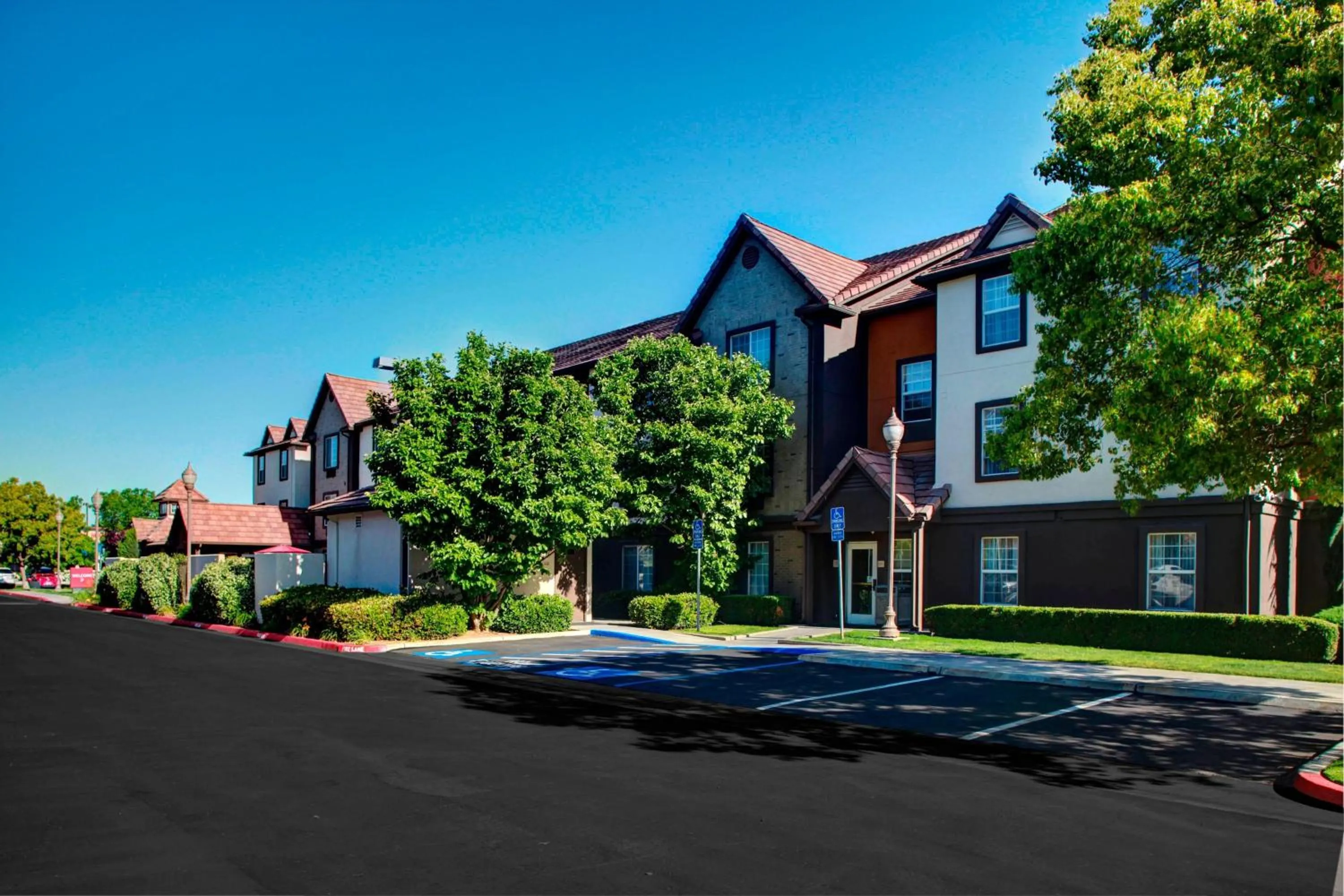 Property building in TownePlace Suites Fresno