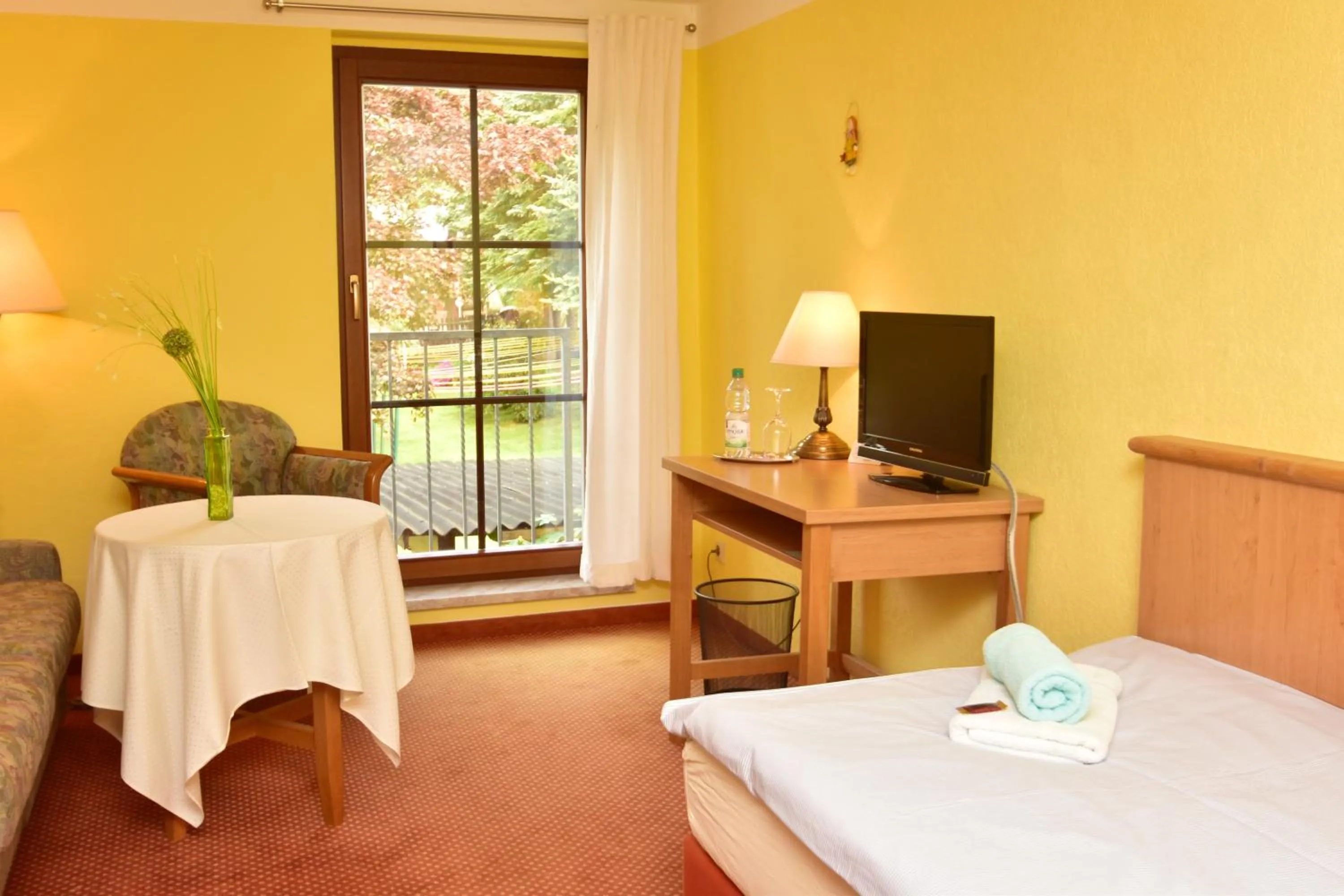 Photo of the whole room, Bed in Landhotel Zur Guten Einkehr