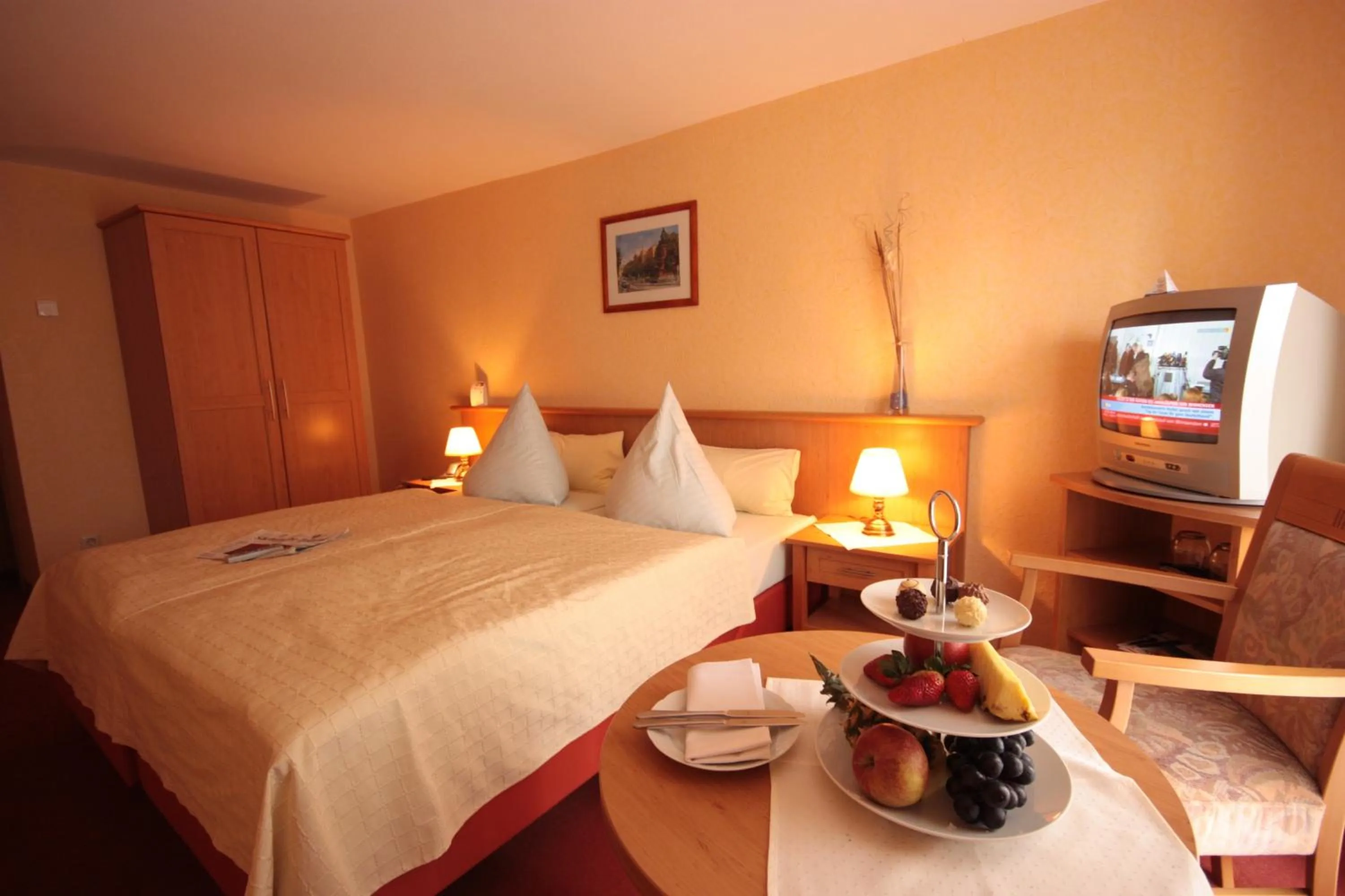 Photo of the whole room, Bed in Landhotel Zur Guten Einkehr