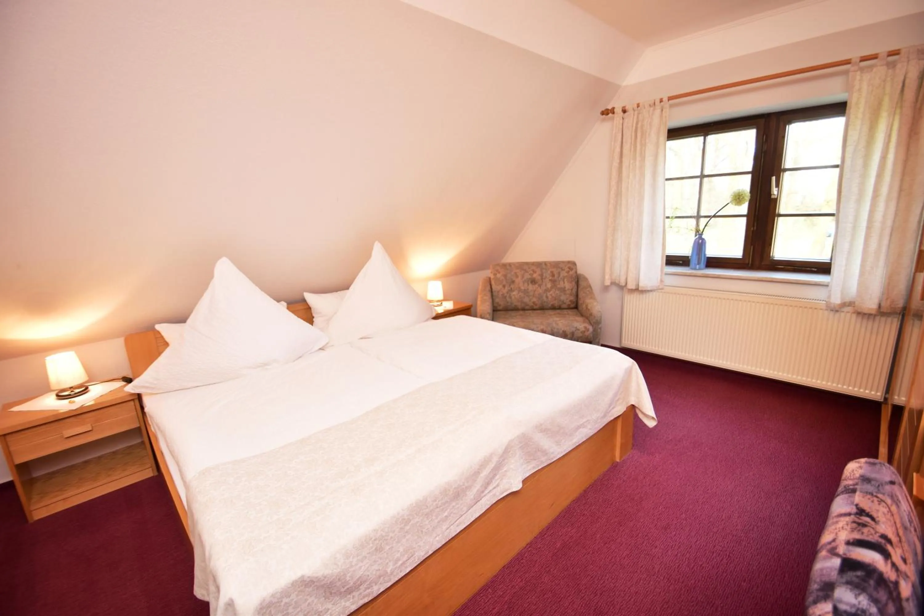 Photo of the whole room, Bed in Landhotel Zur Guten Einkehr