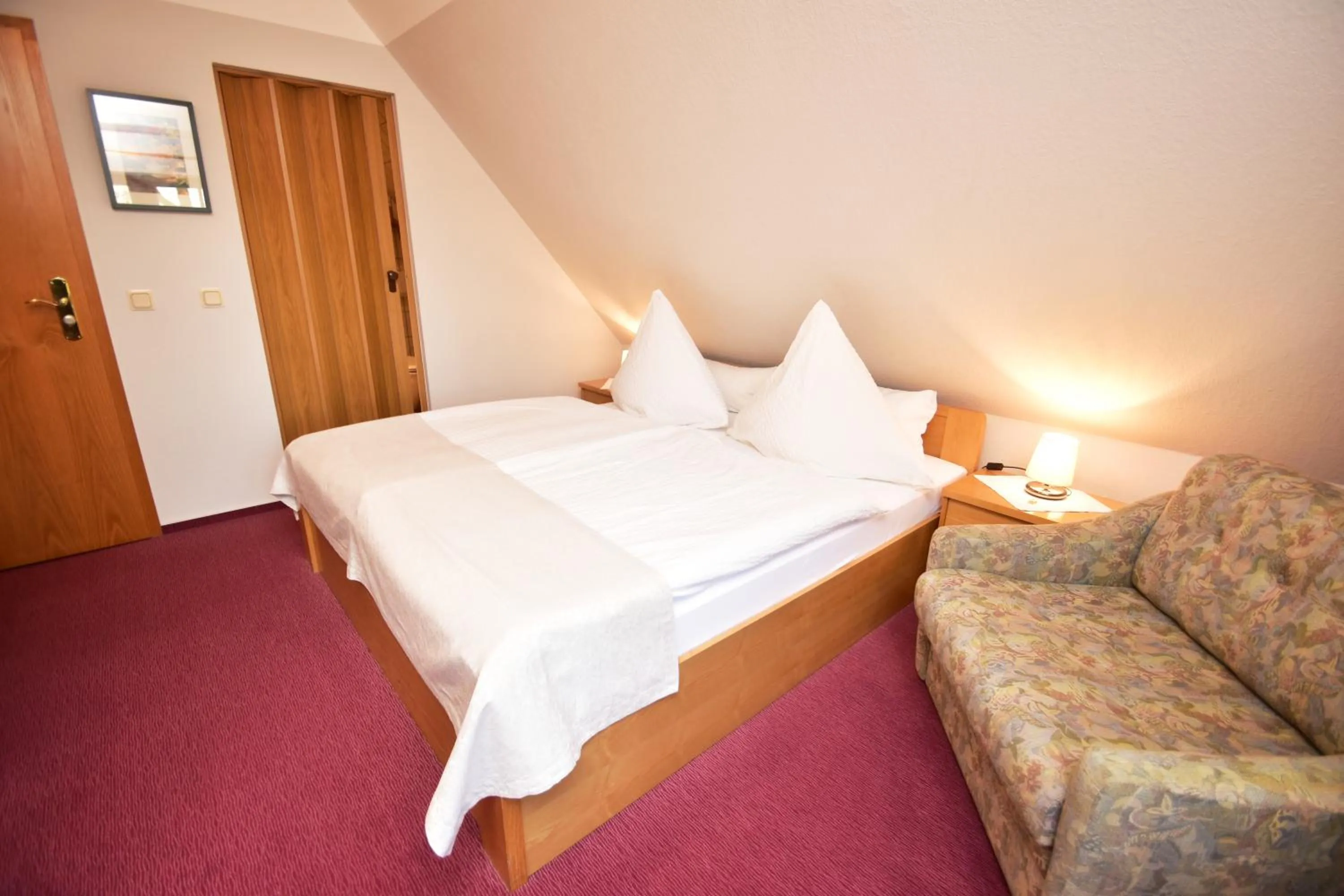 Photo of the whole room, Bed in Landhotel Zur Guten Einkehr