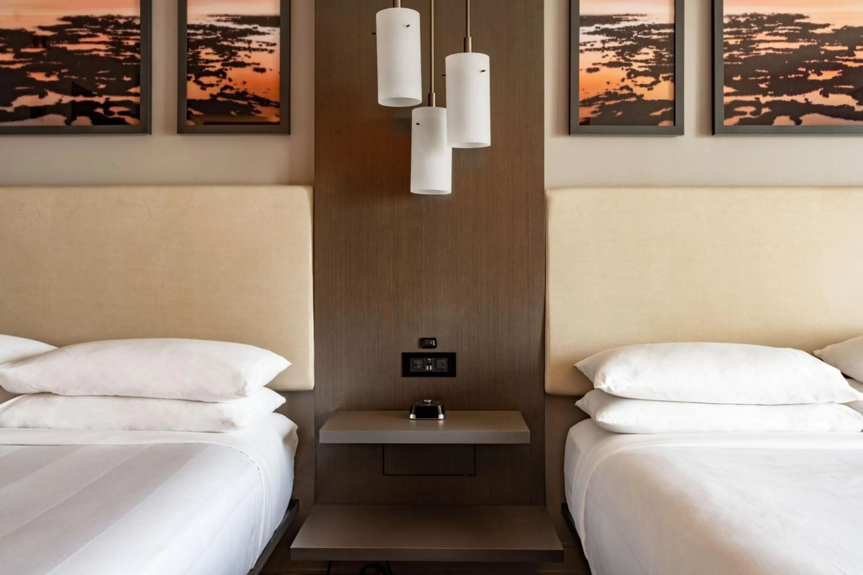 Photo of the whole room, Bed in Fort Lauderdale Marriott Coral Springs Hotel & Convention Center