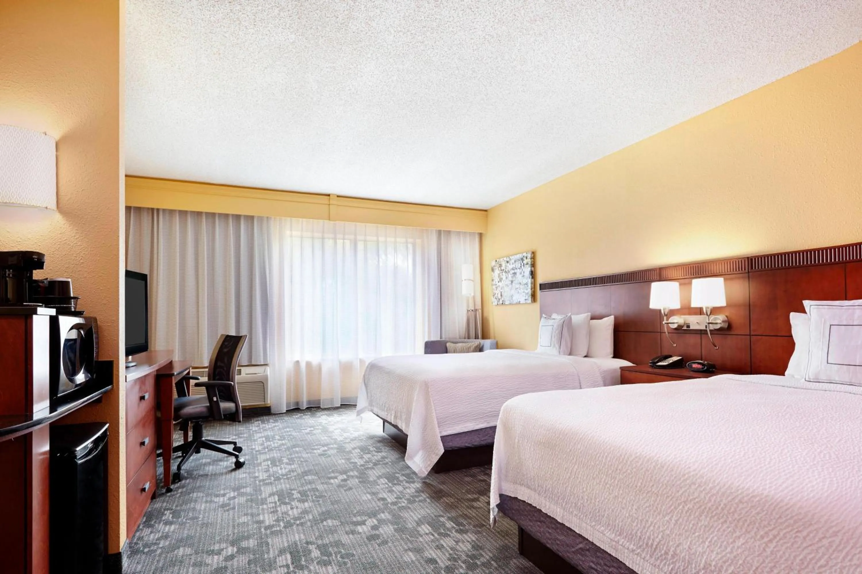 Photo of the whole room, Bed in Courtyard Fort Lauderdale SW Miramar