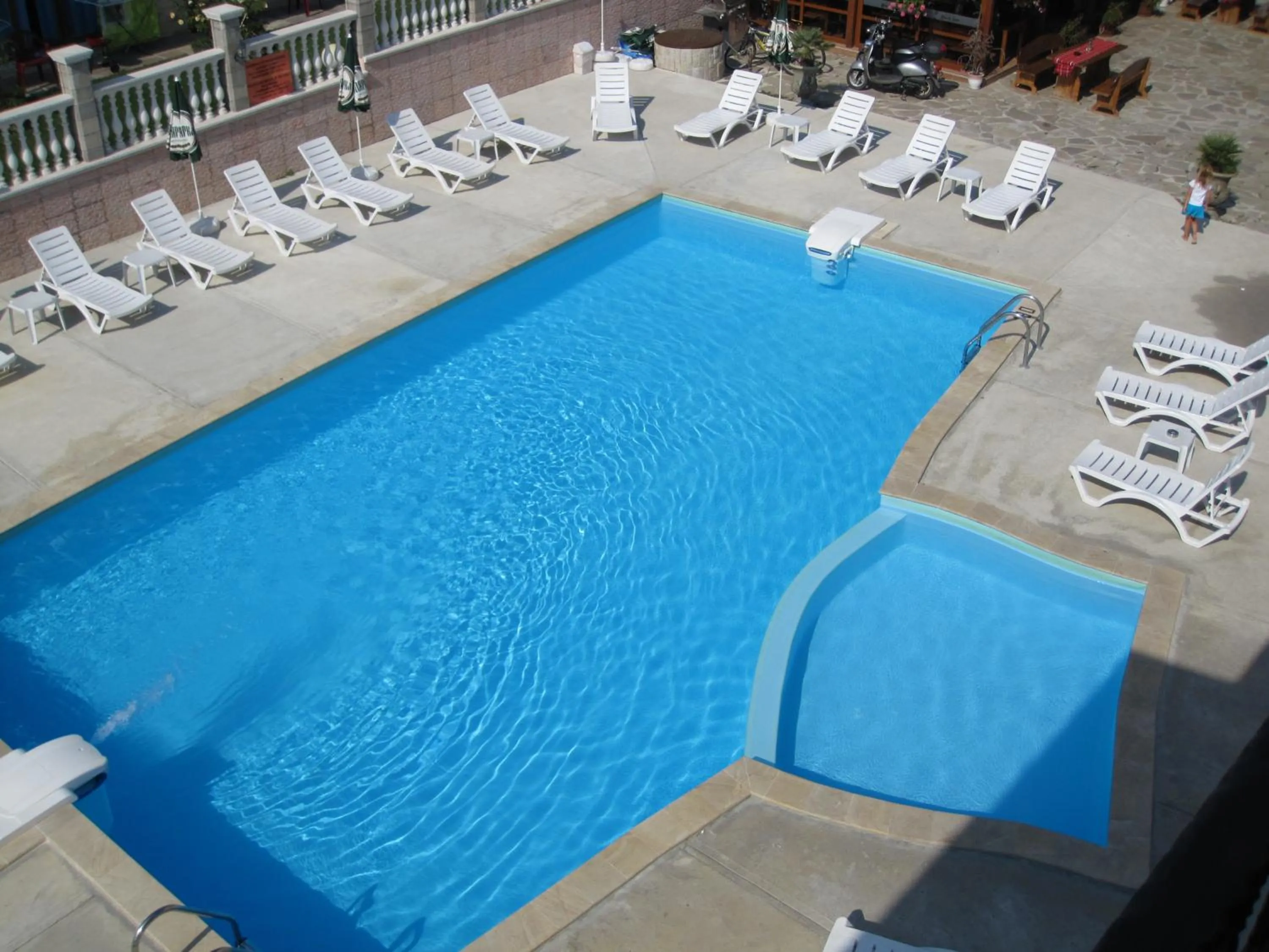 Hotel Black Sea - Breakfast, Pool & Free Parking