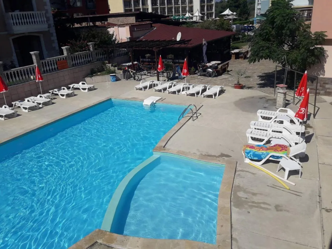 Hotel Black Sea - Breakfast, Pool & Free Parking