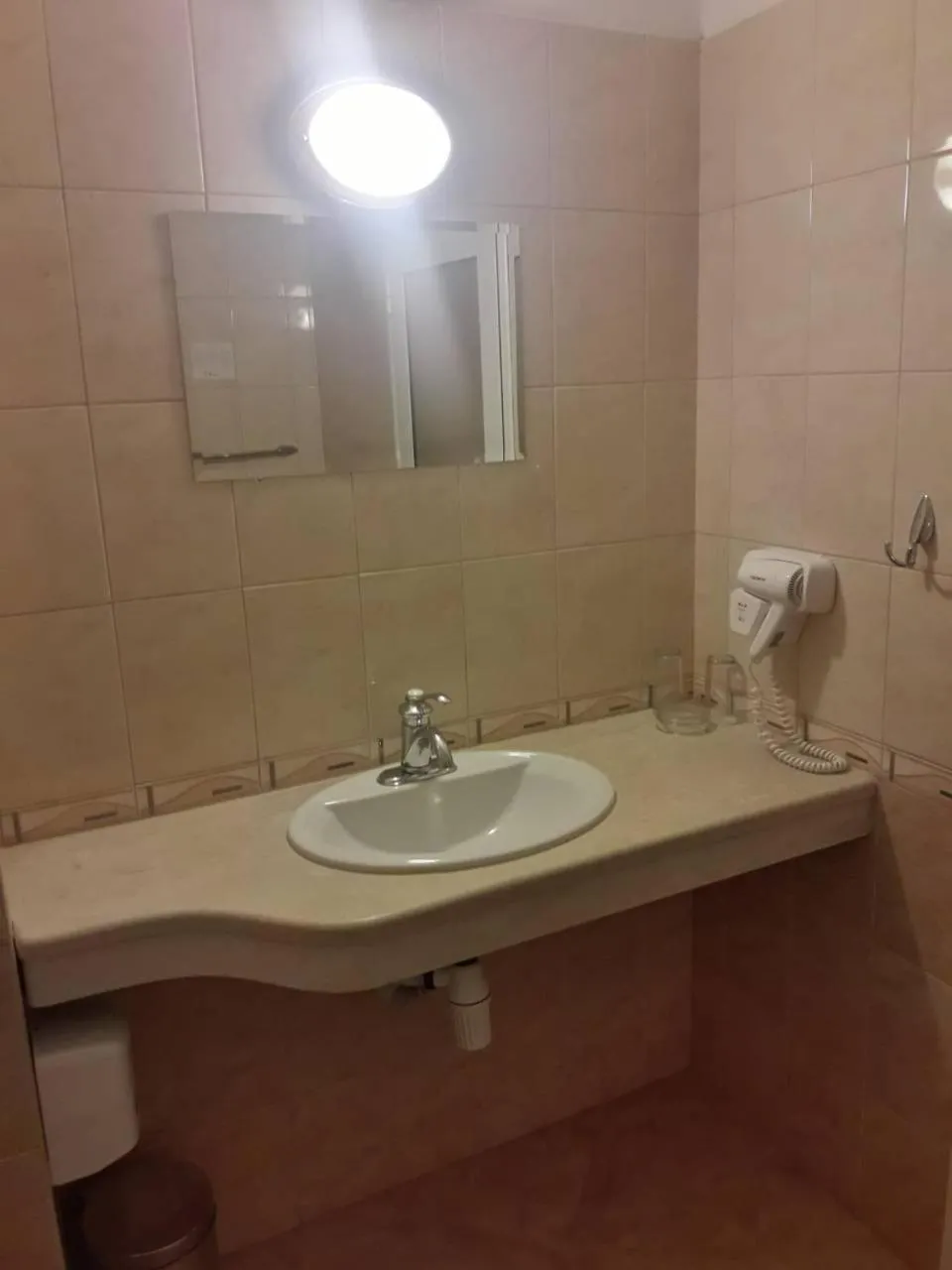 Hotel Black Sea - Breakfast, Pool & Free Parking