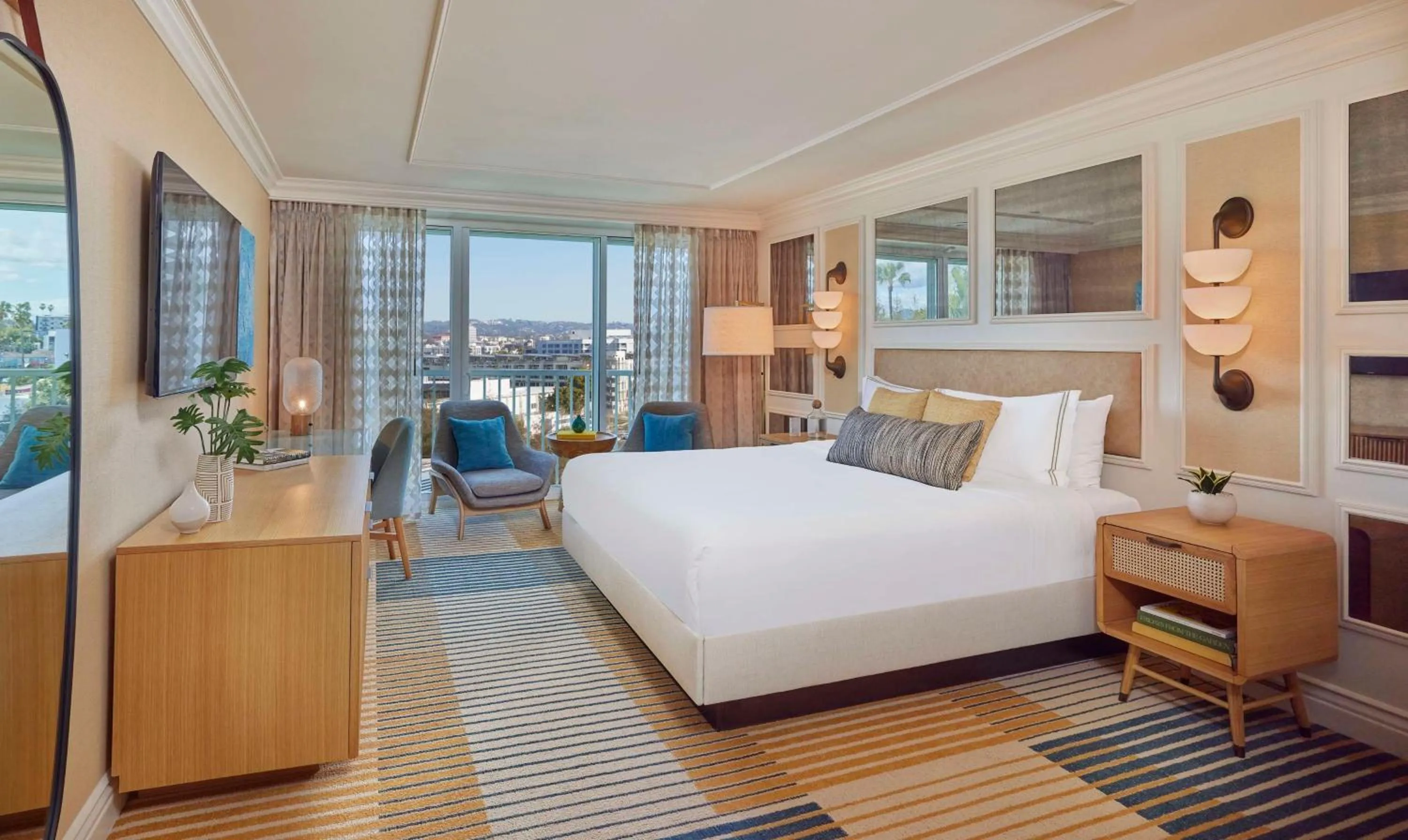 Property building, Bed in Viceroy Santa Monica