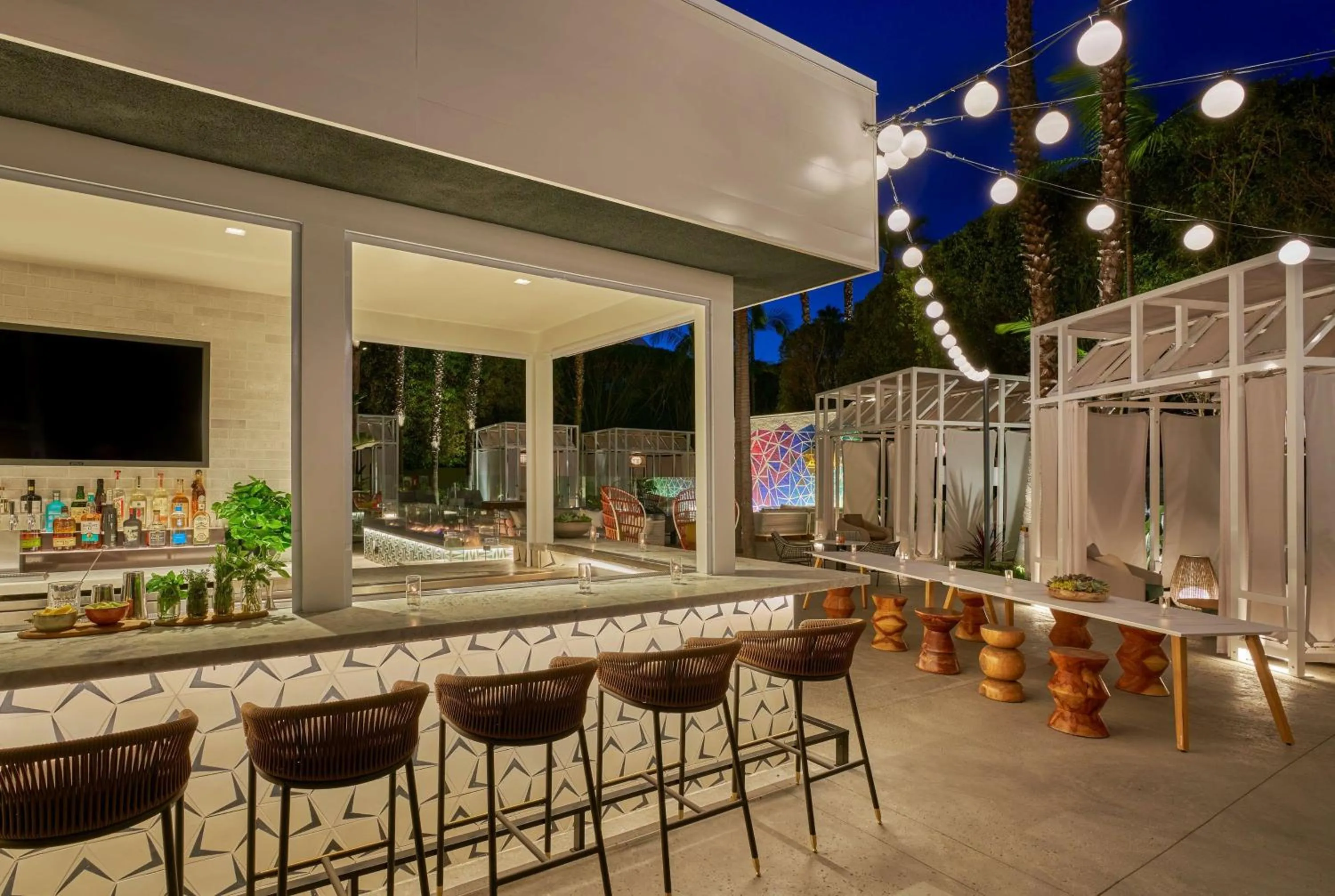 Swimming pool in Viceroy Santa Monica