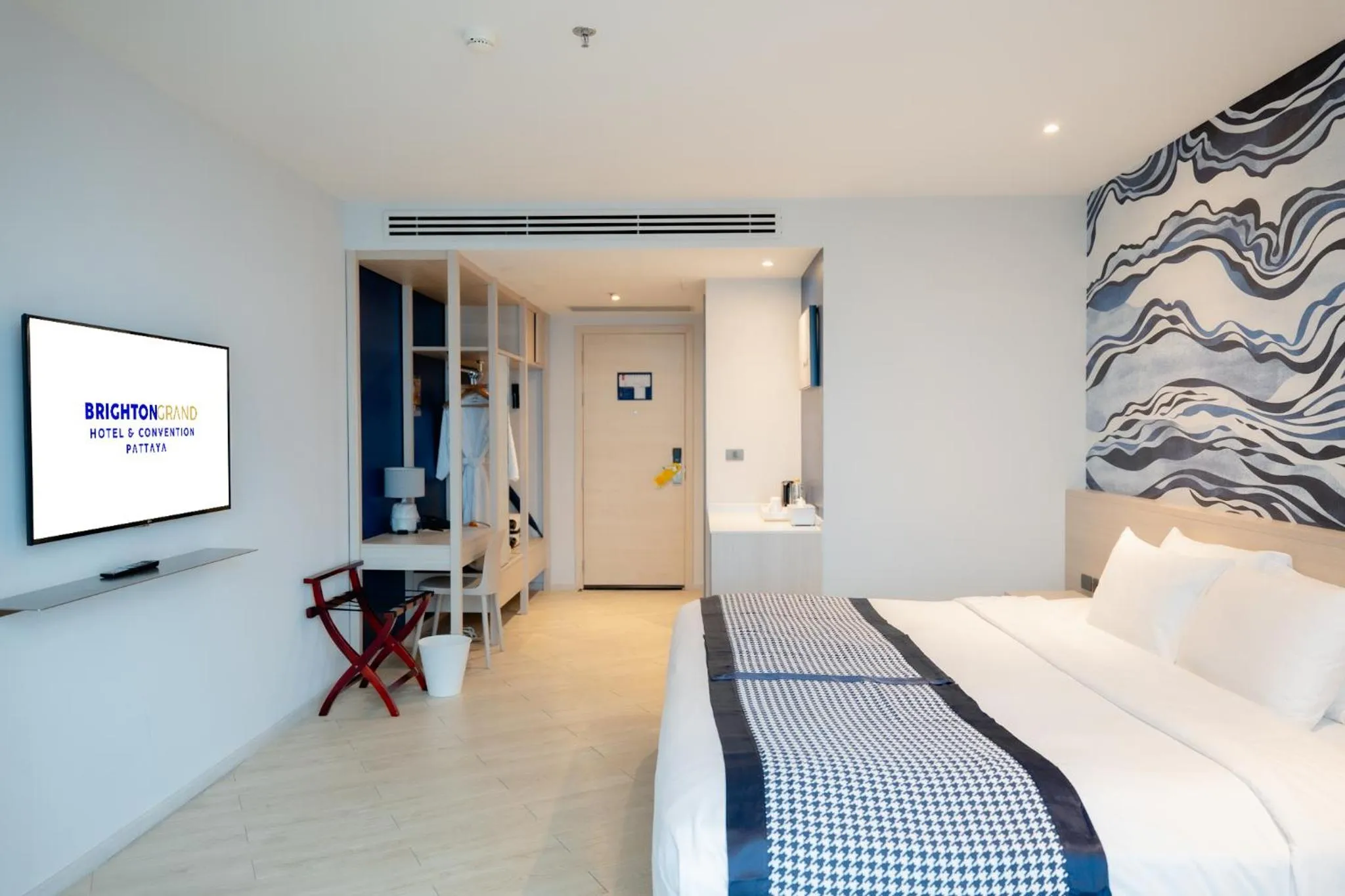 Photo of the whole room, Bed in Brighton Grand Hotel Pattaya - SHA Extra Plus