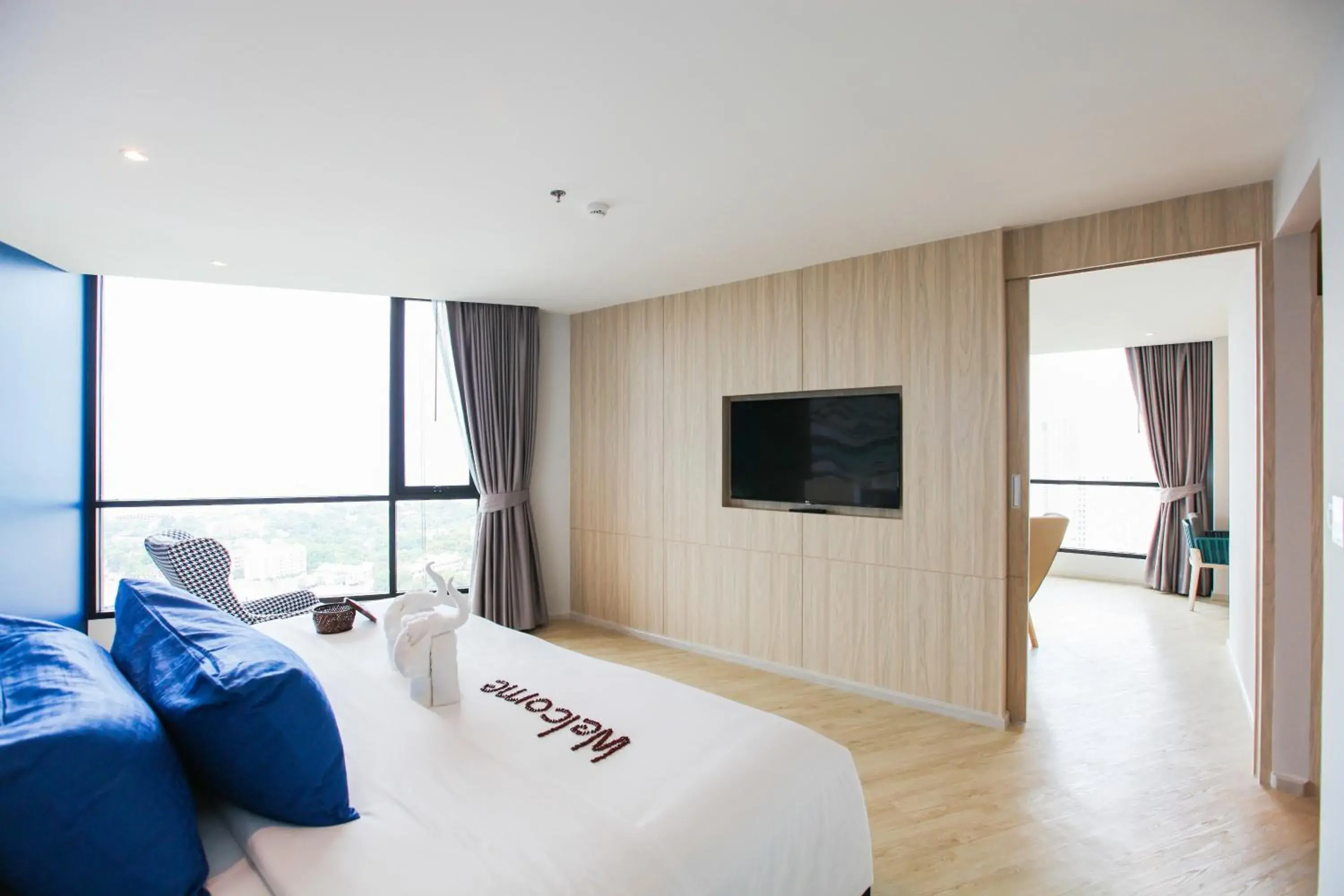 Photo of the whole room, TV/Entertainment Center in Brighton Grand Hotel Pattaya - SHA Extra Plus