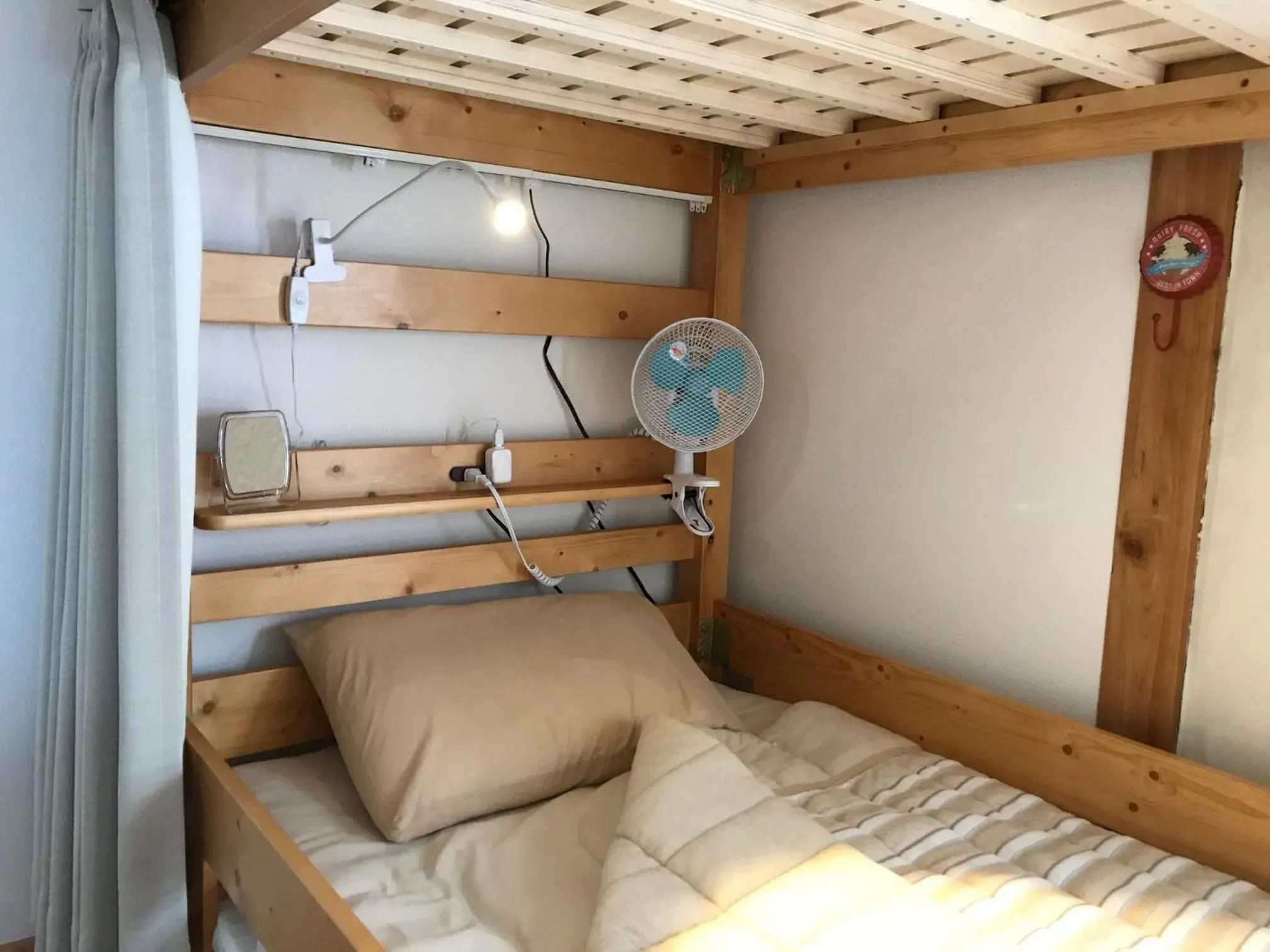 Bed in 6-Bed Mixed Dormitory Room in Destiny Inn Sakaiminato Bed in 6-Bed Mixed Dormitory Room in Destiny Inn Sakaiminato