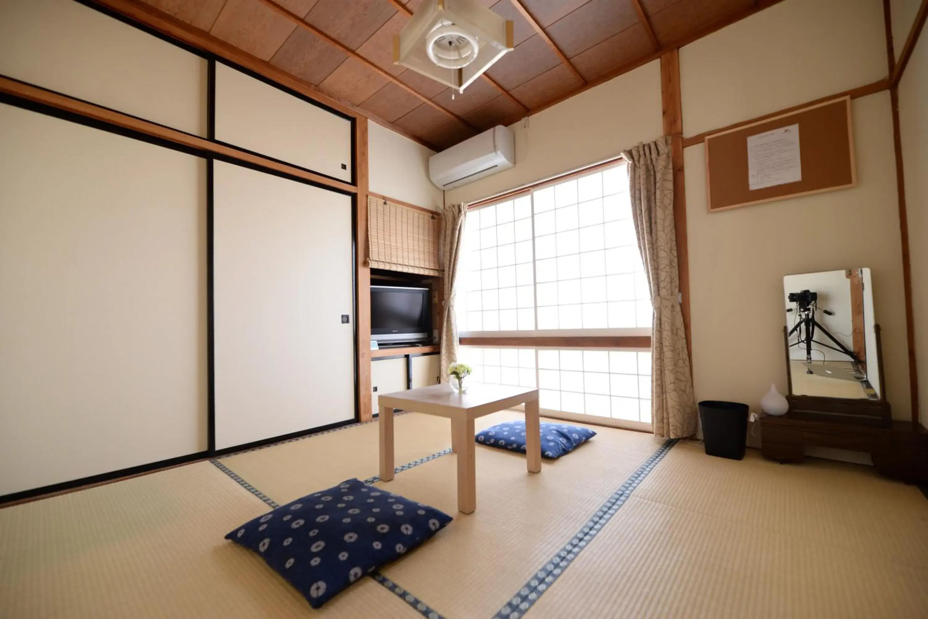 Economy Triple Room with Shared Bathroom in Destiny Inn Sakaiminato Economy Triple Room with Shared Bathroom in Destiny Inn Sakaiminato