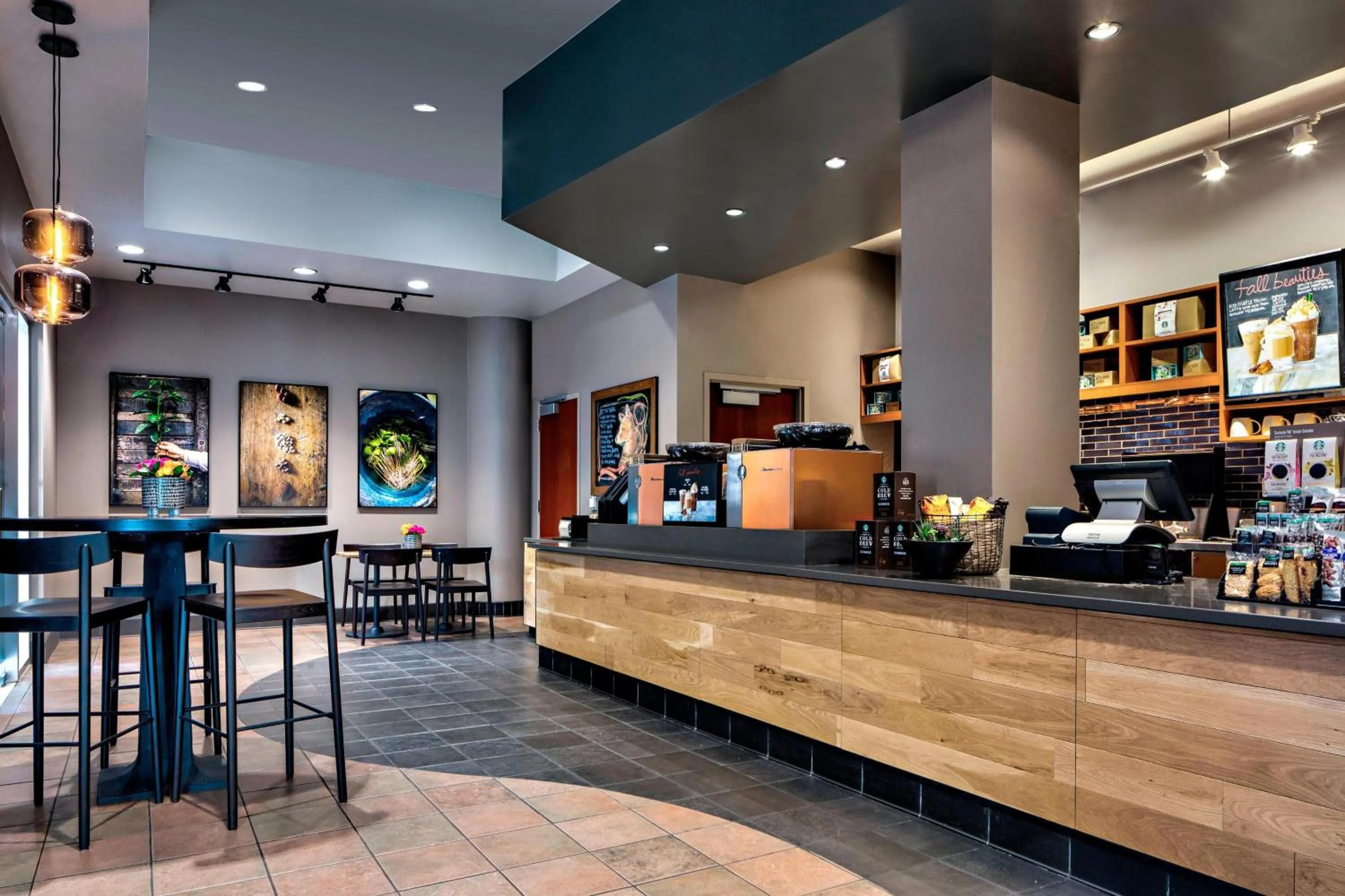 Restaurant/places to eat in JW Marriott Grand Rapids