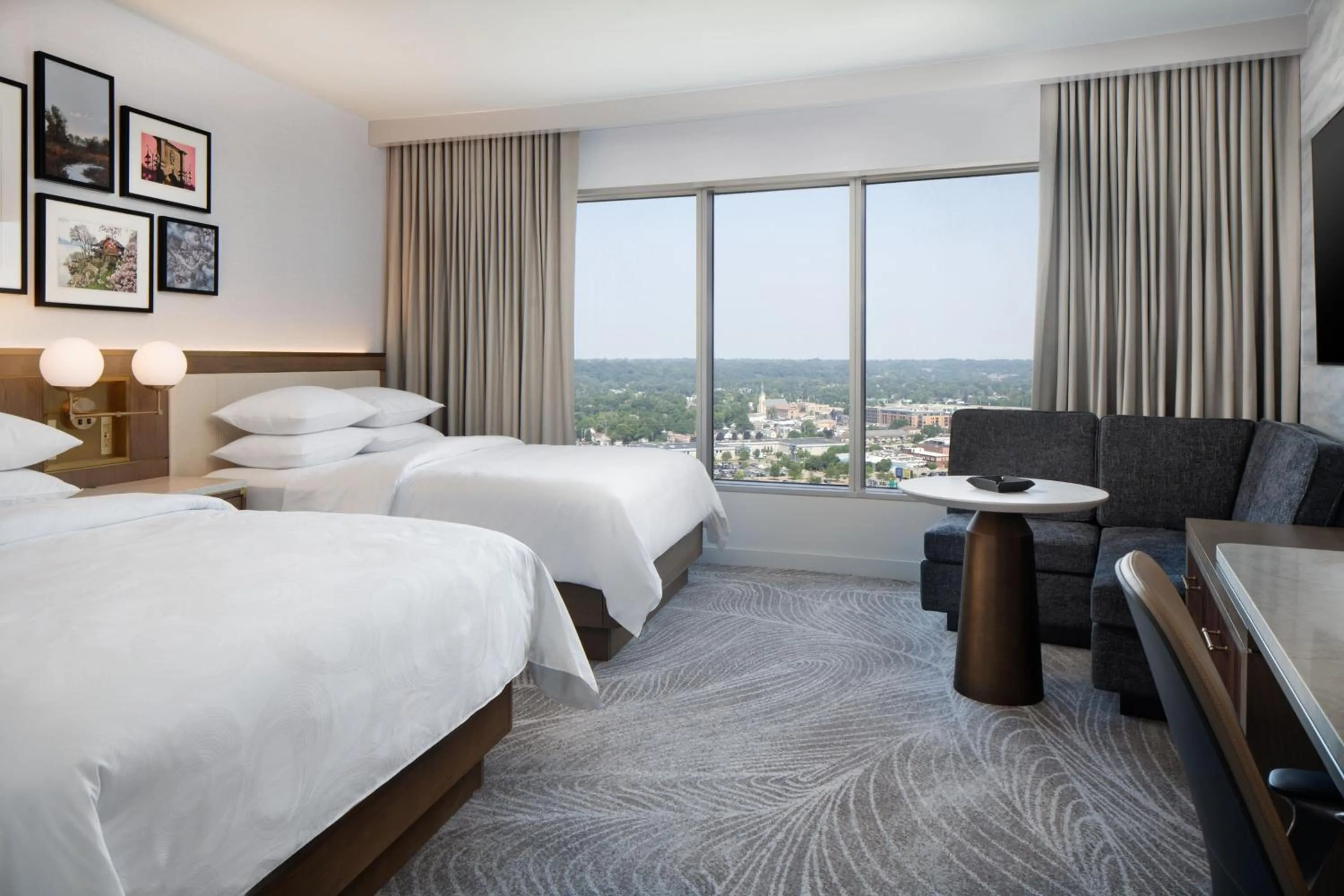 Photo of the whole room, Bed in JW Marriott Grand Rapids