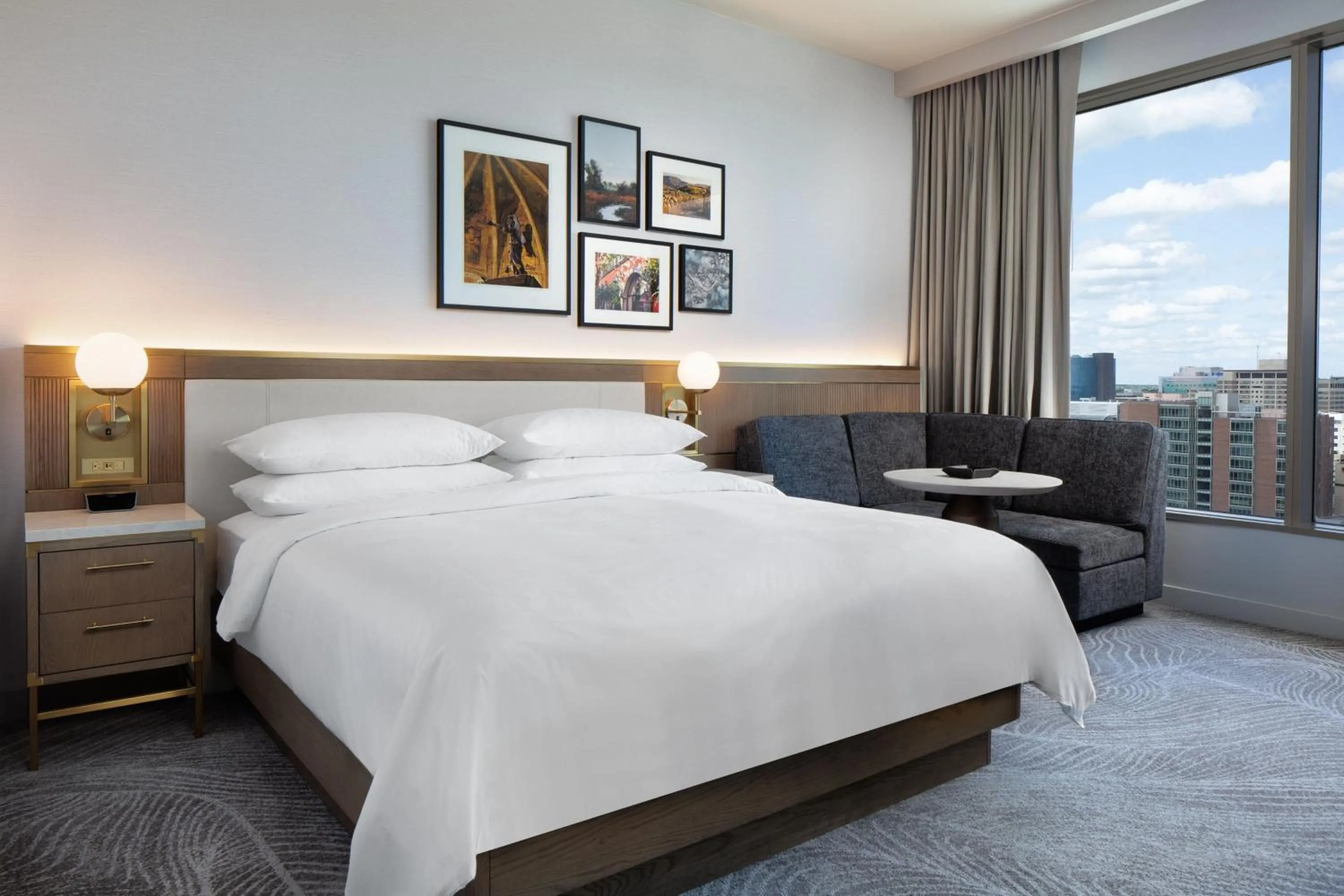 Photo of the whole room, Bed in JW Marriott Grand Rapids