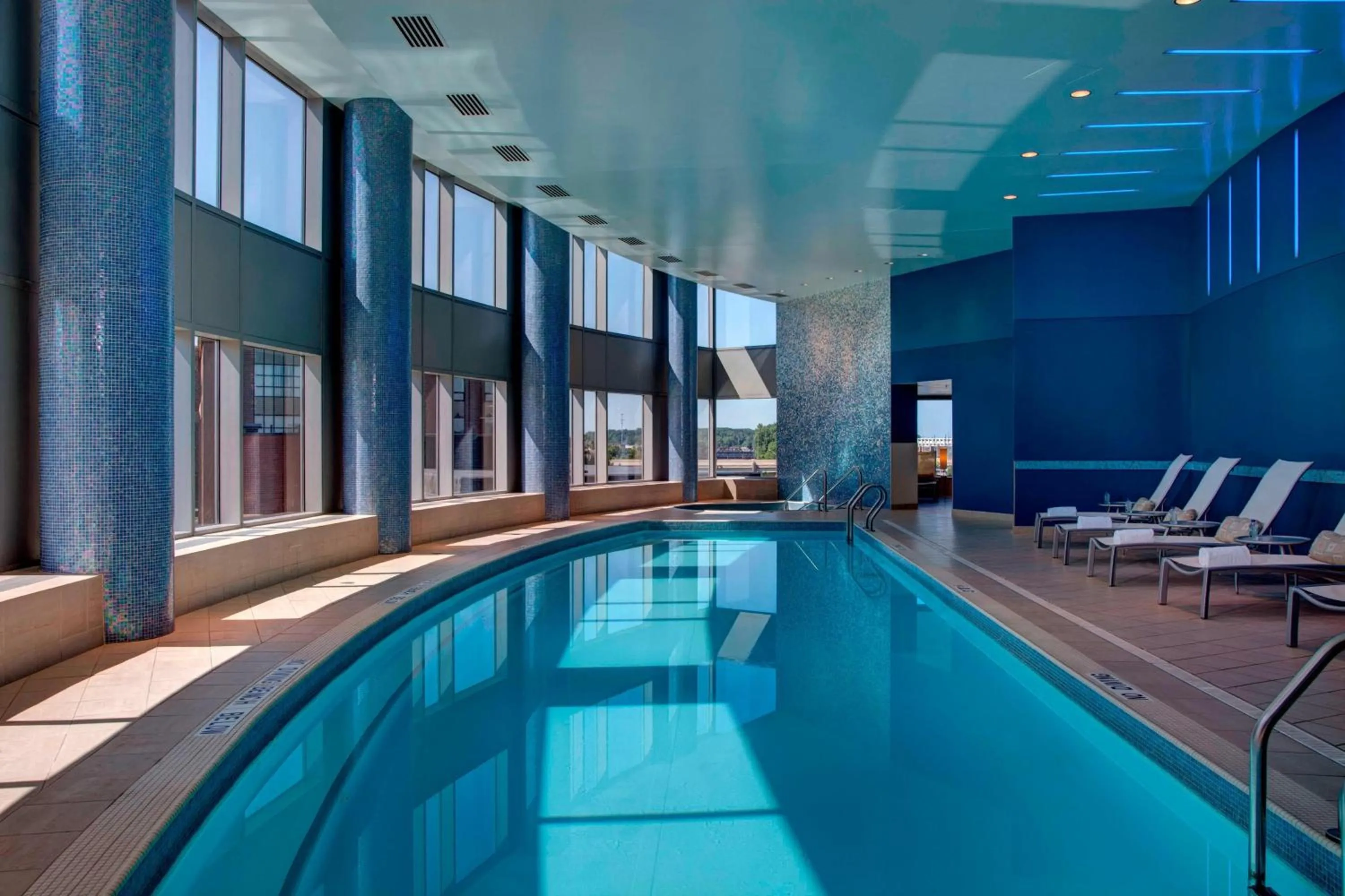 Swimming pool in JW Marriott Grand Rapids