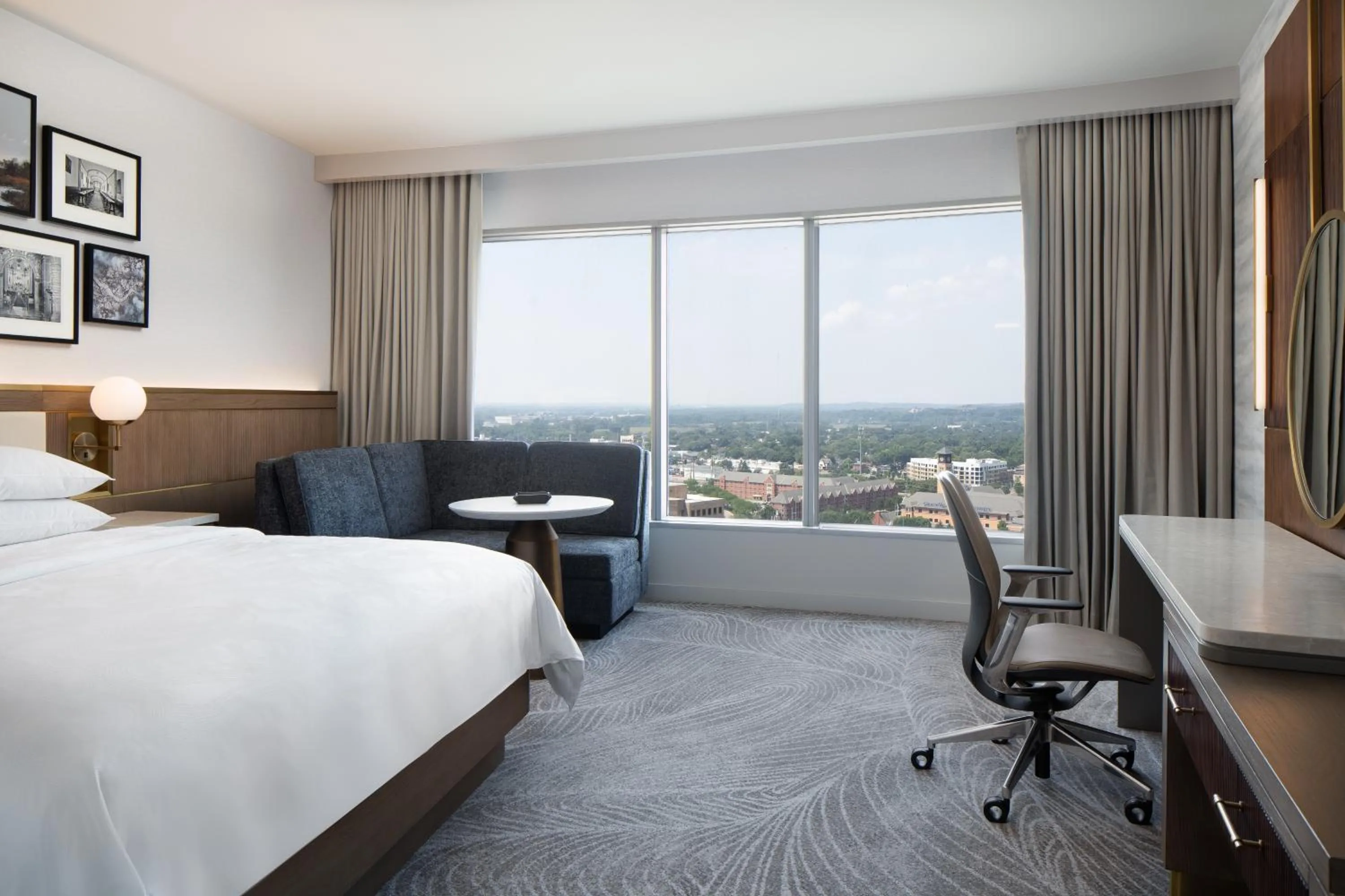 Bedroom, Bed in JW Marriott Grand Rapids