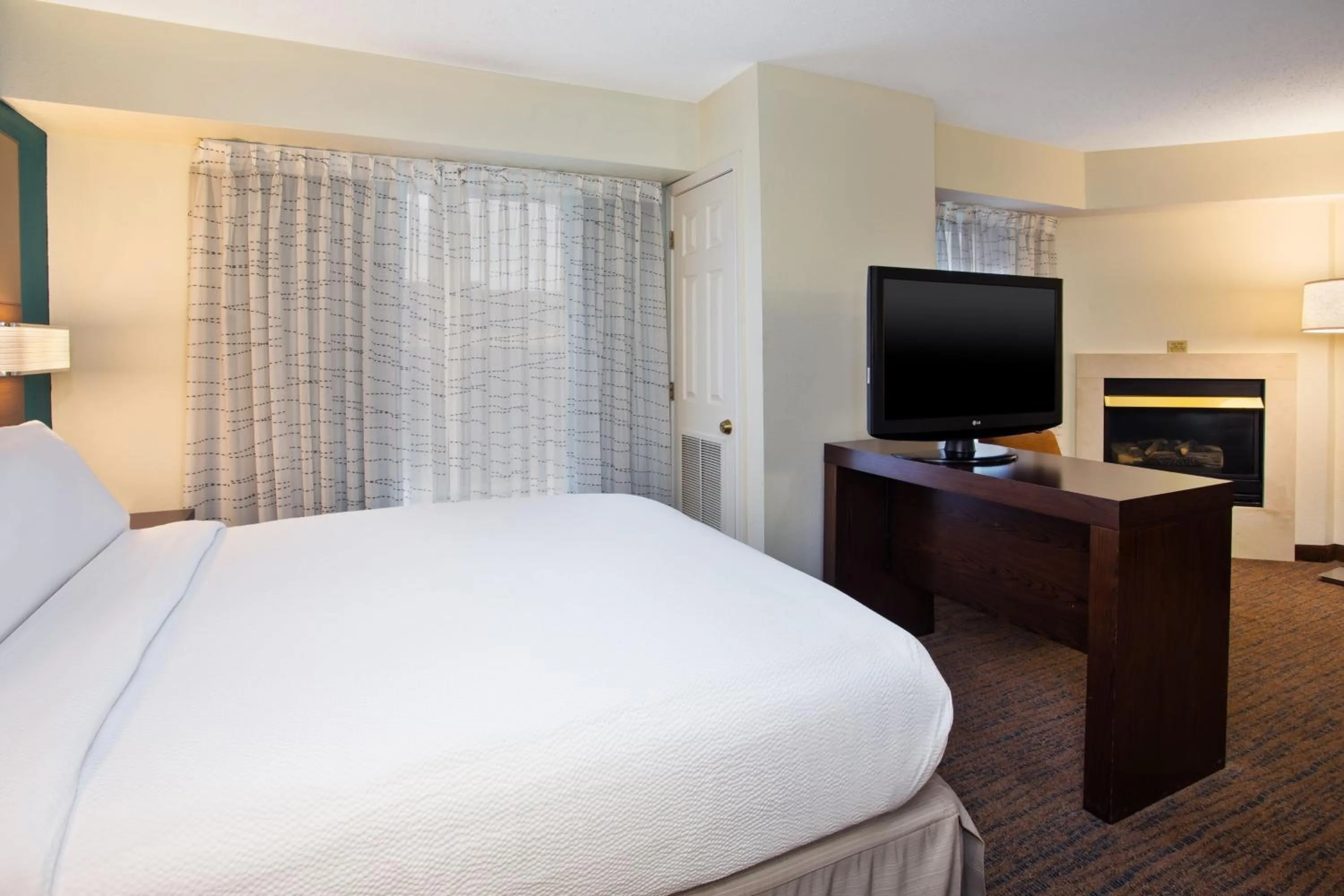 Photo of the whole room, Bed in Residence Inn by Marriott Grand Rapids West