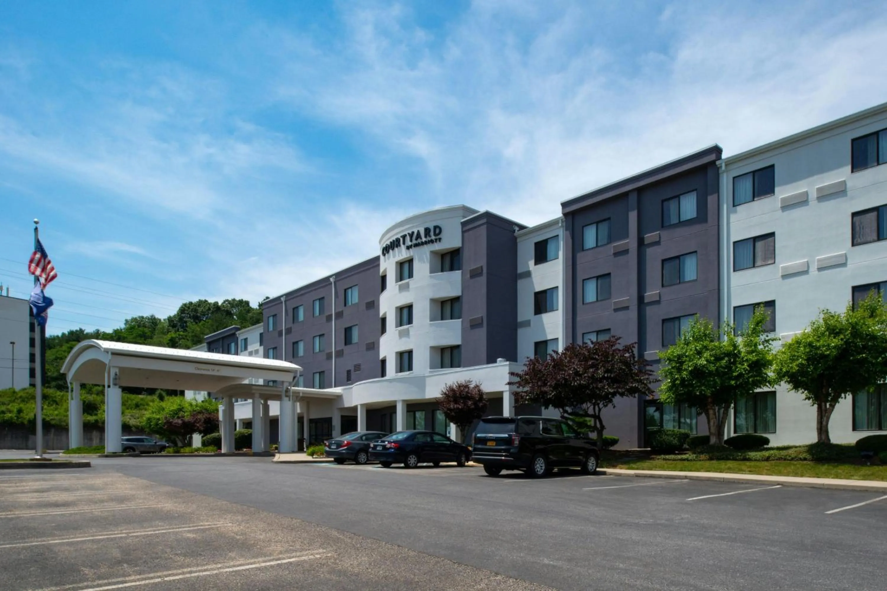 Property building in Courtyard by Marriott Harrisburg Hershey