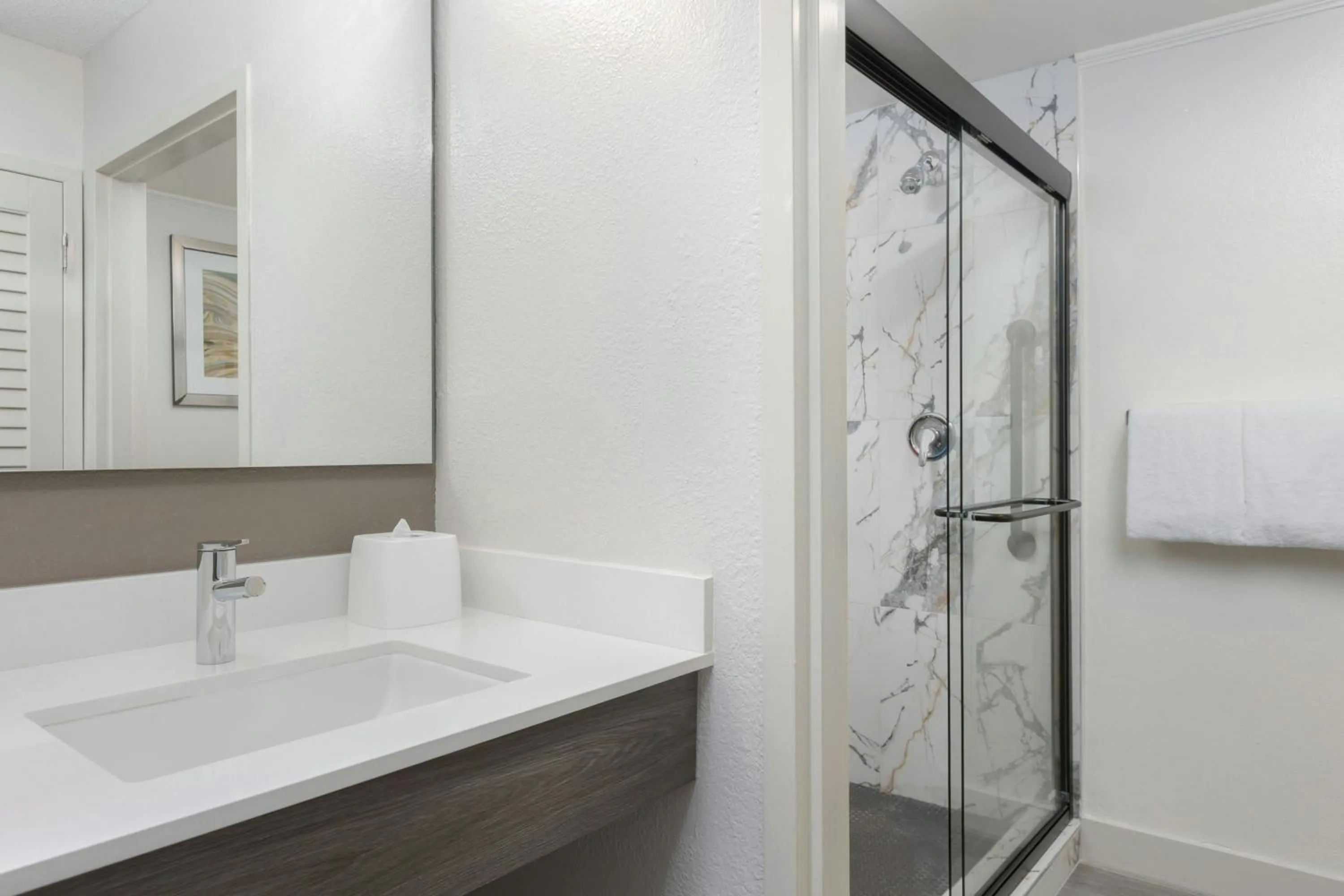 Bathroom in Courtyard by Marriott Houston Rice University