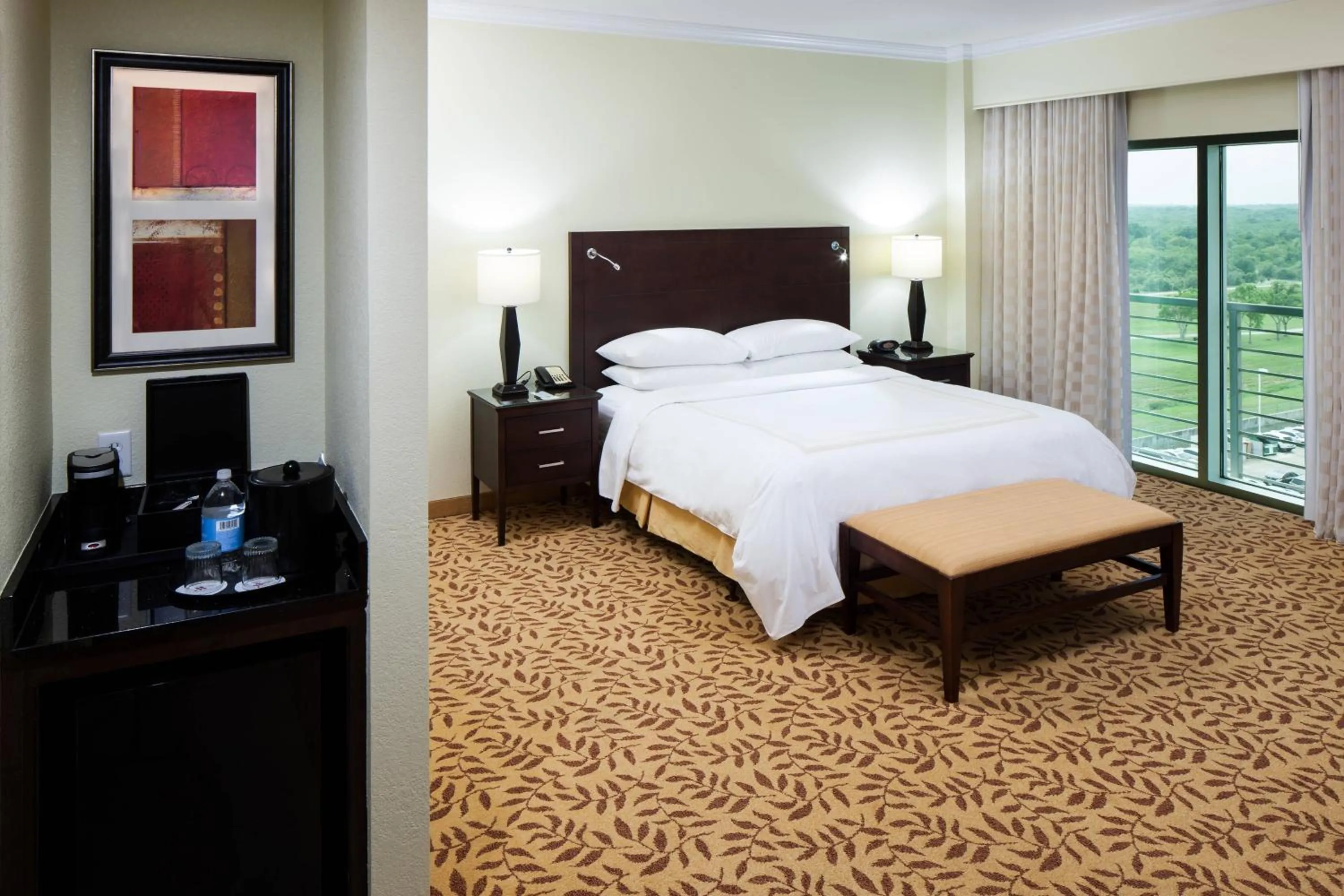 Photo of the whole room, Bed in Houston Marriott Energy Corridor