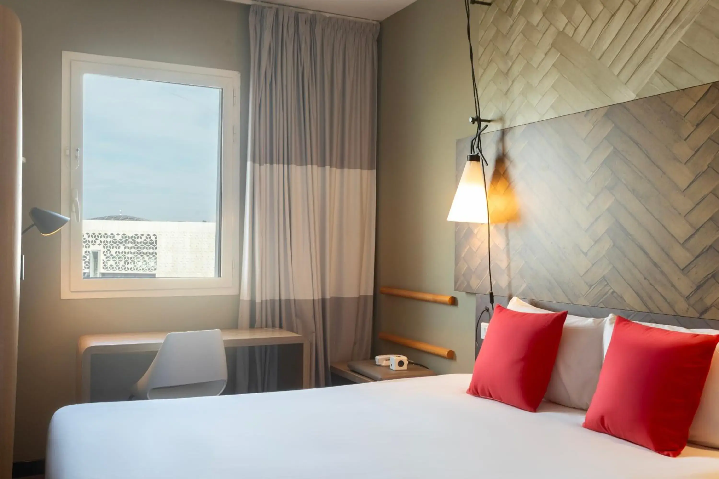 View (from property/room), Bed in Ibis Casa Voyageurs View (from property/room), Bed in Ibis Casa Voyageurs