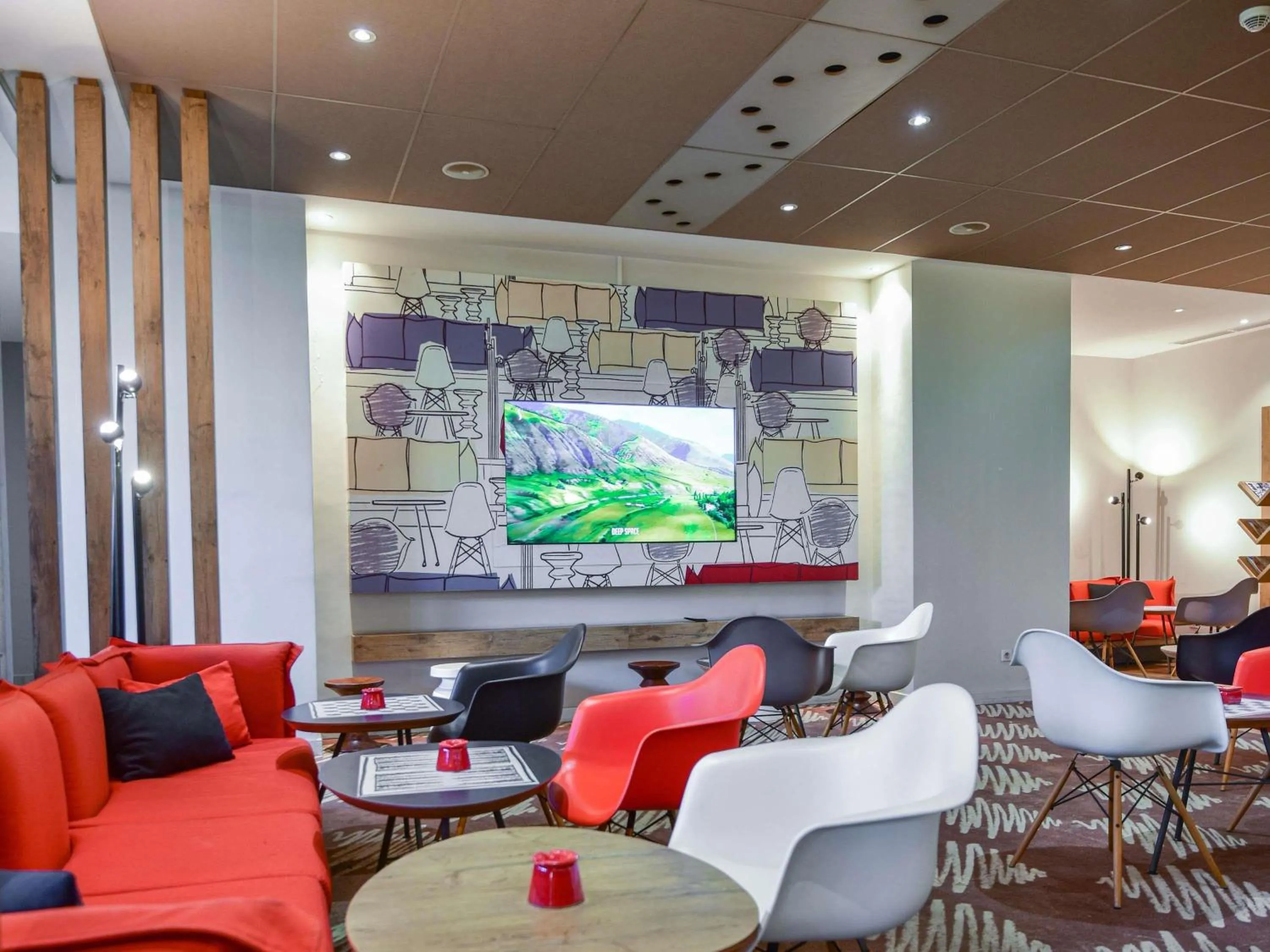 Lounge or bar in Ibis Casa Voyageurs