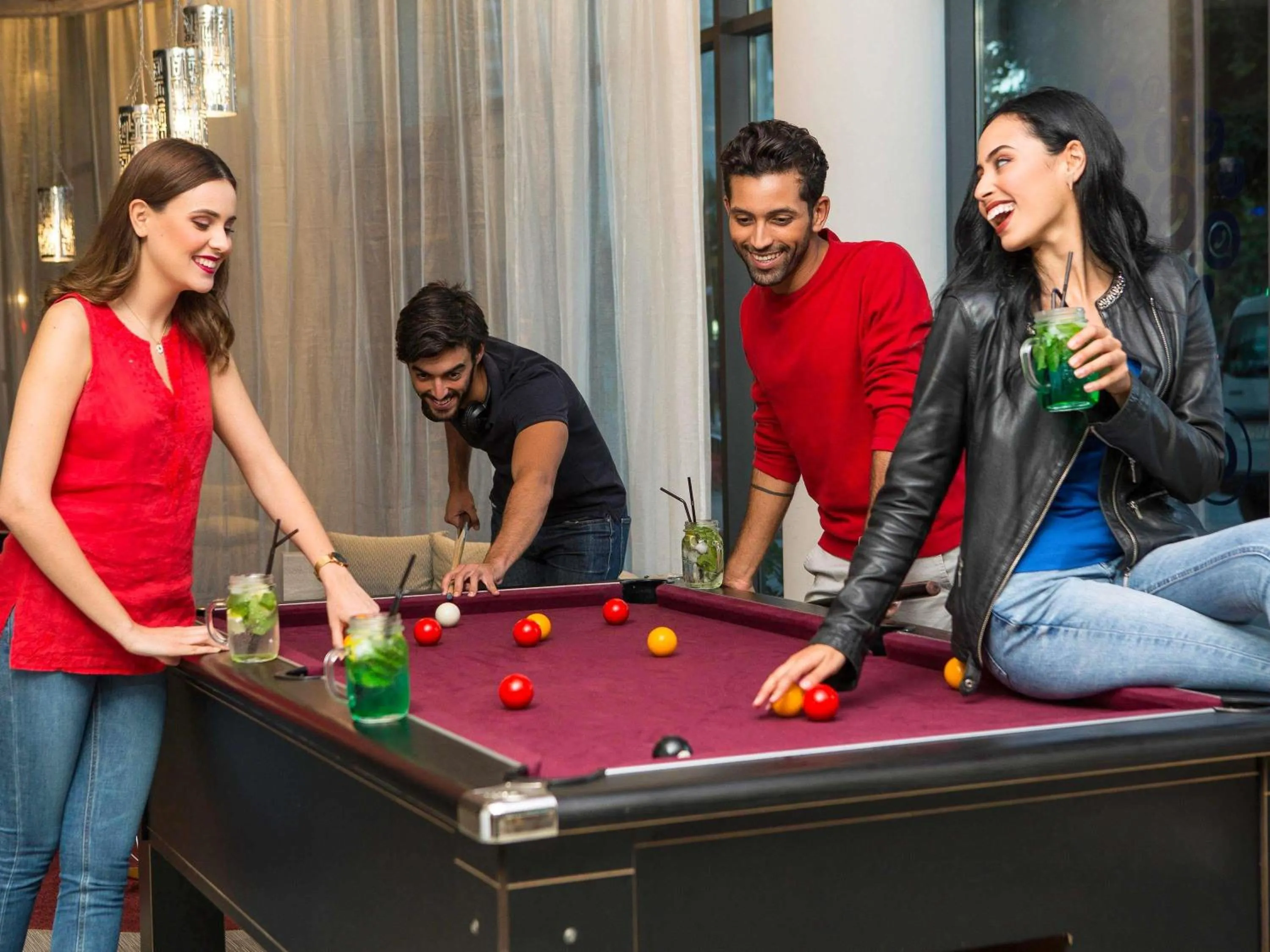 Lounge or bar in Ibis Casa Voyageurs