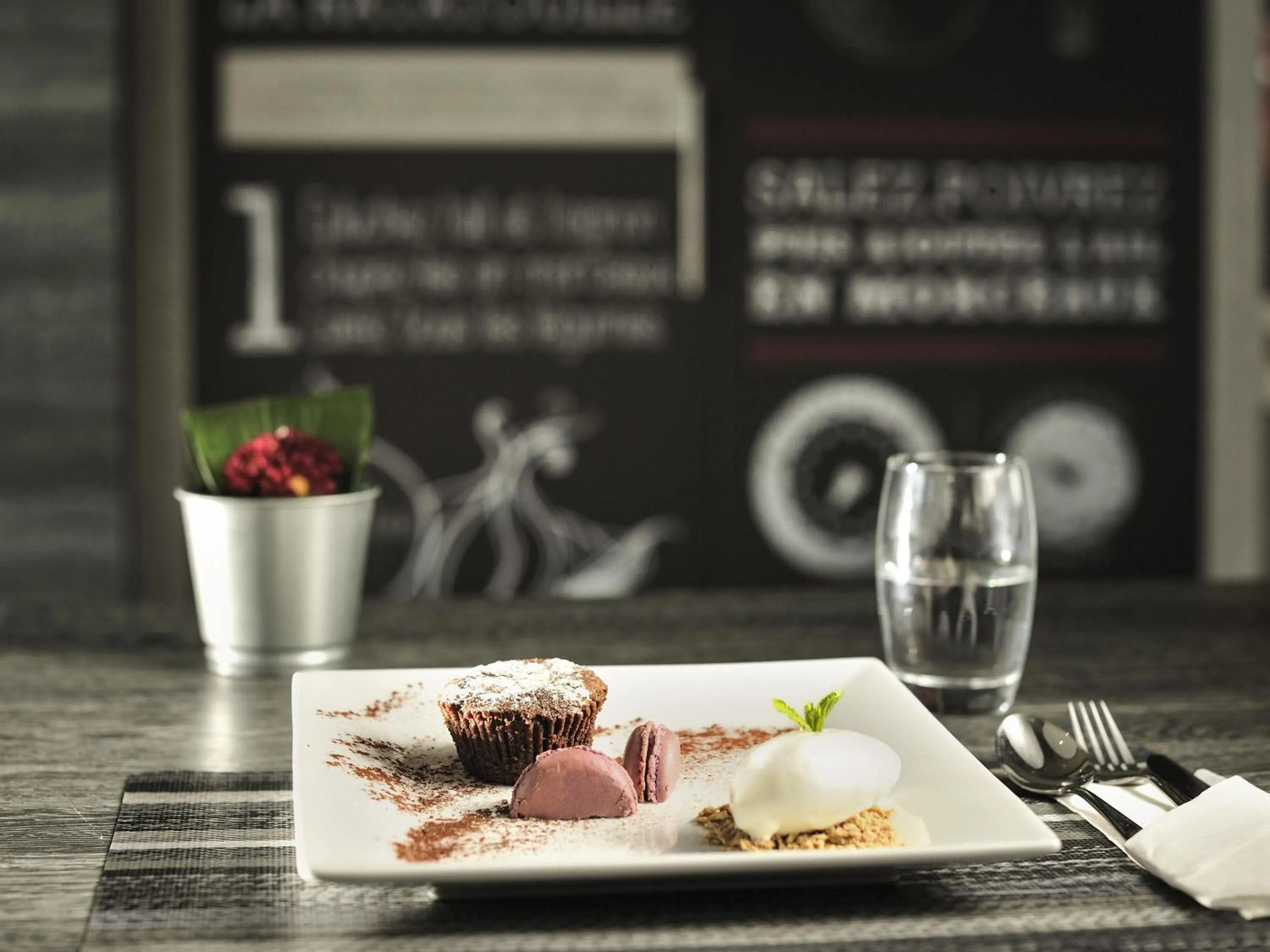 Restaurant/places to eat in Ibis Casa Voyageurs