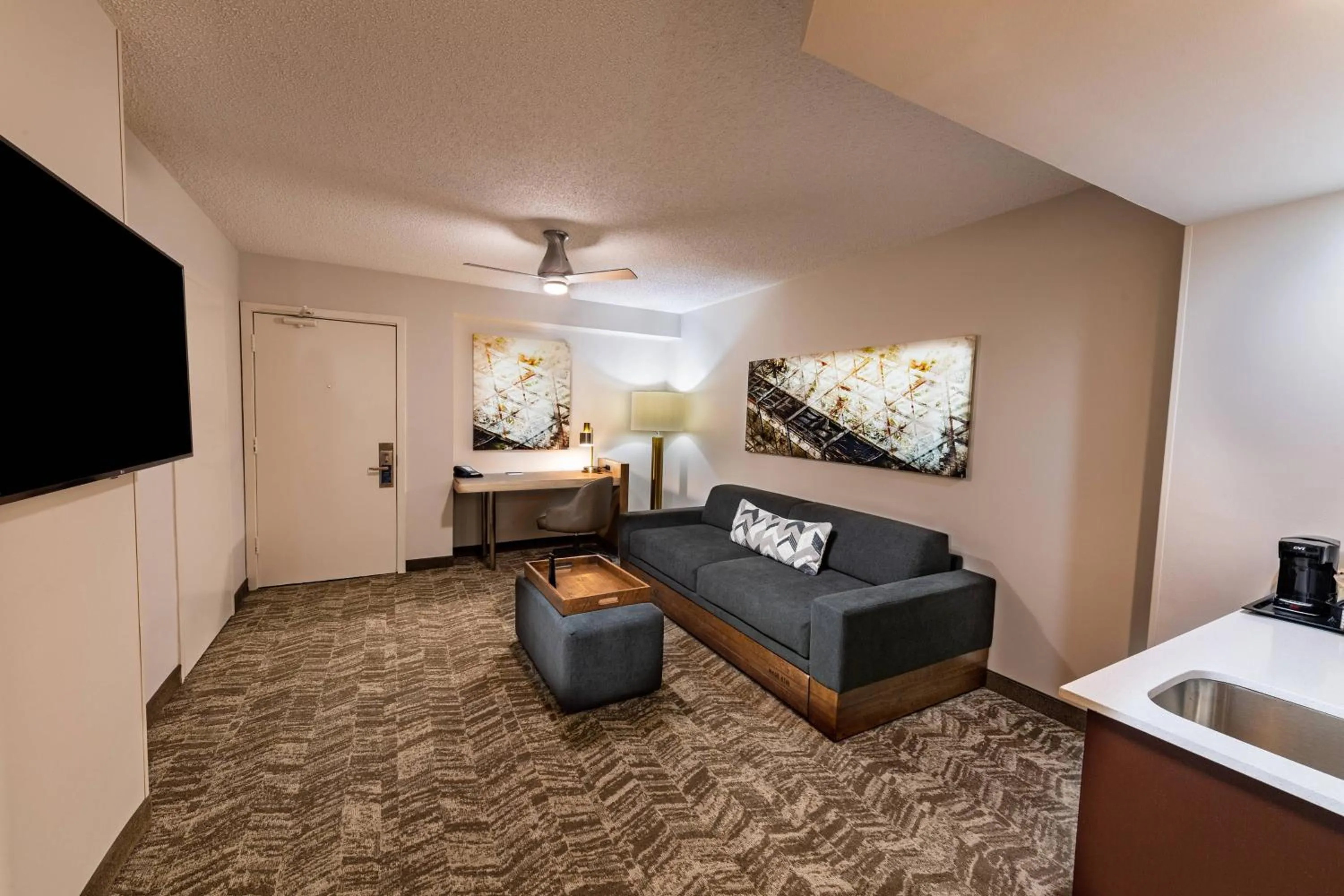 Living room, Bed in SpringHill Suites Houston Medical Center / NRG Park