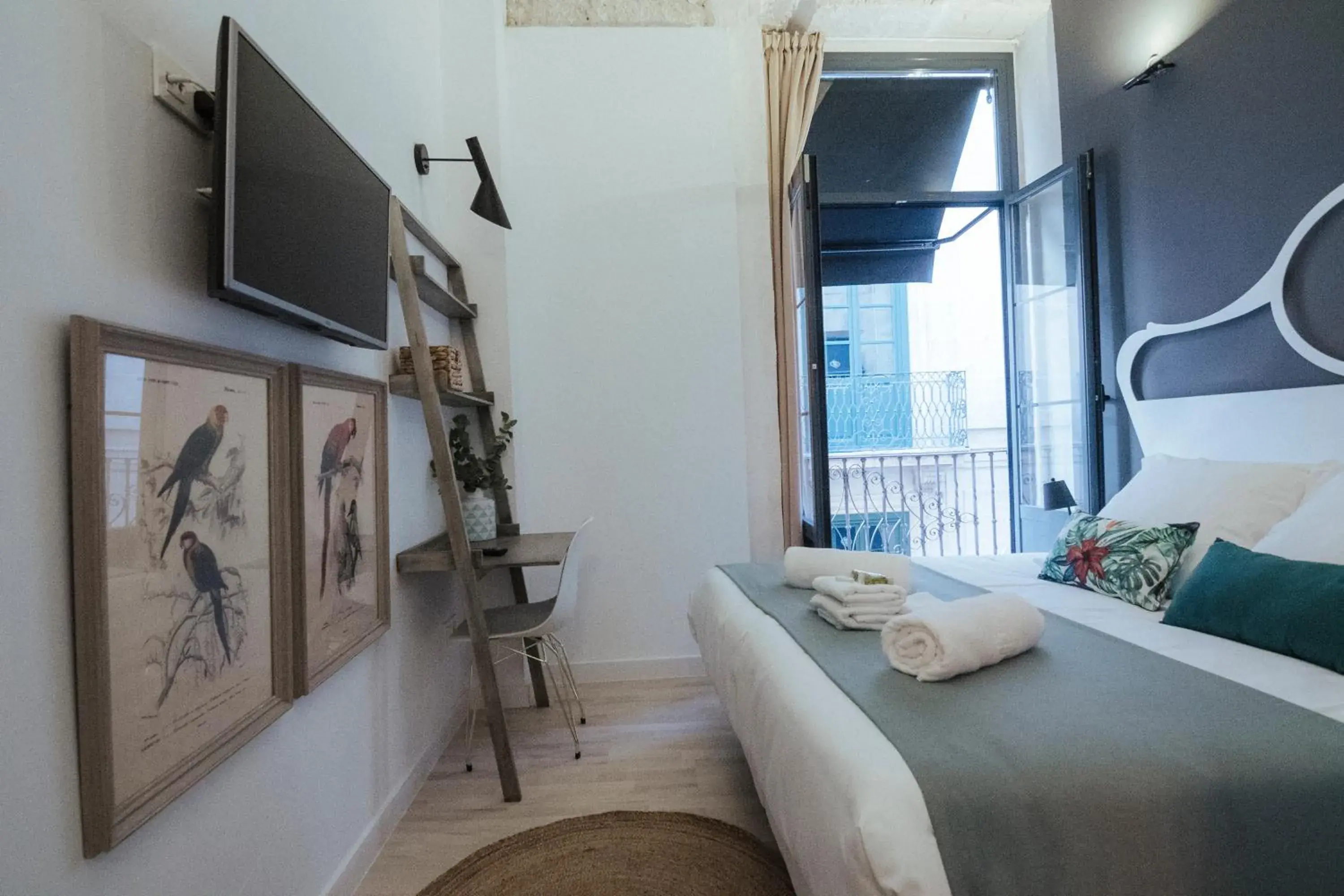 Bed in Hotel Boutique Alicante Palacete S.XVII Adults Only Bed in Hotel Boutique Alicante Palacete S.XVII Adults Only