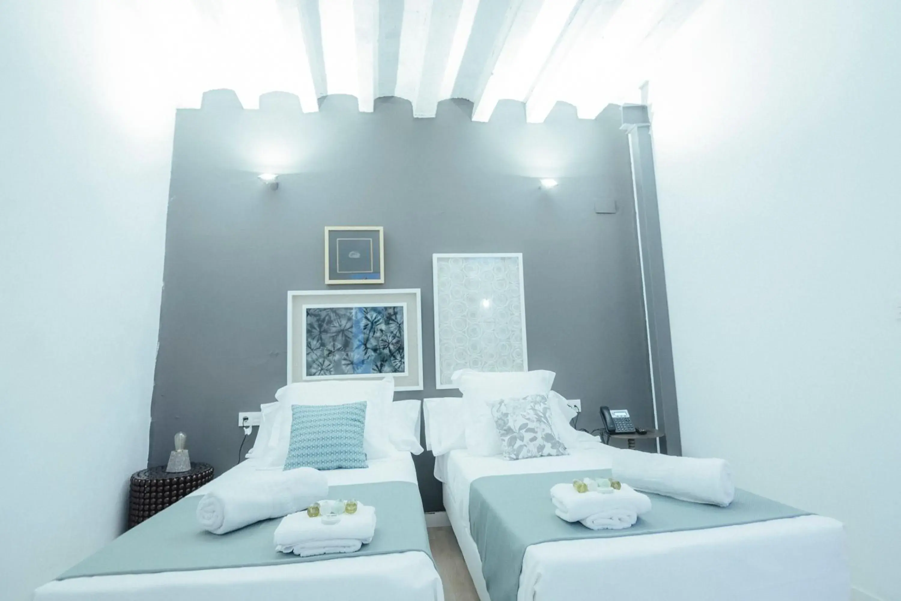 Quadruple Room in Hotel Boutique Alicante Palacete S.XVII Adults Only Quadruple Room in Hotel Boutique Alicante Palacete S.XVII Adults Only