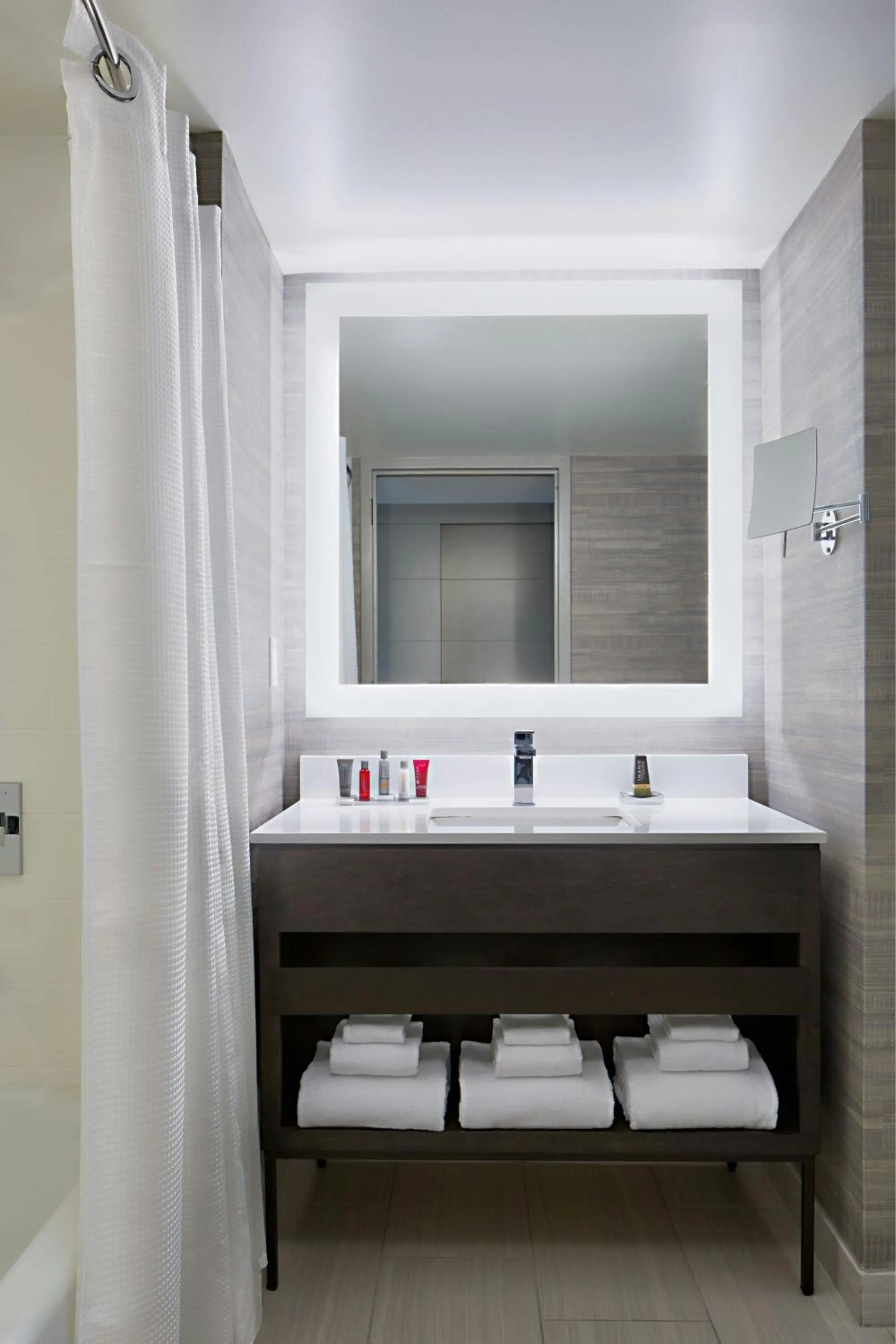 Bathroom in Indianapolis Marriott Downtown